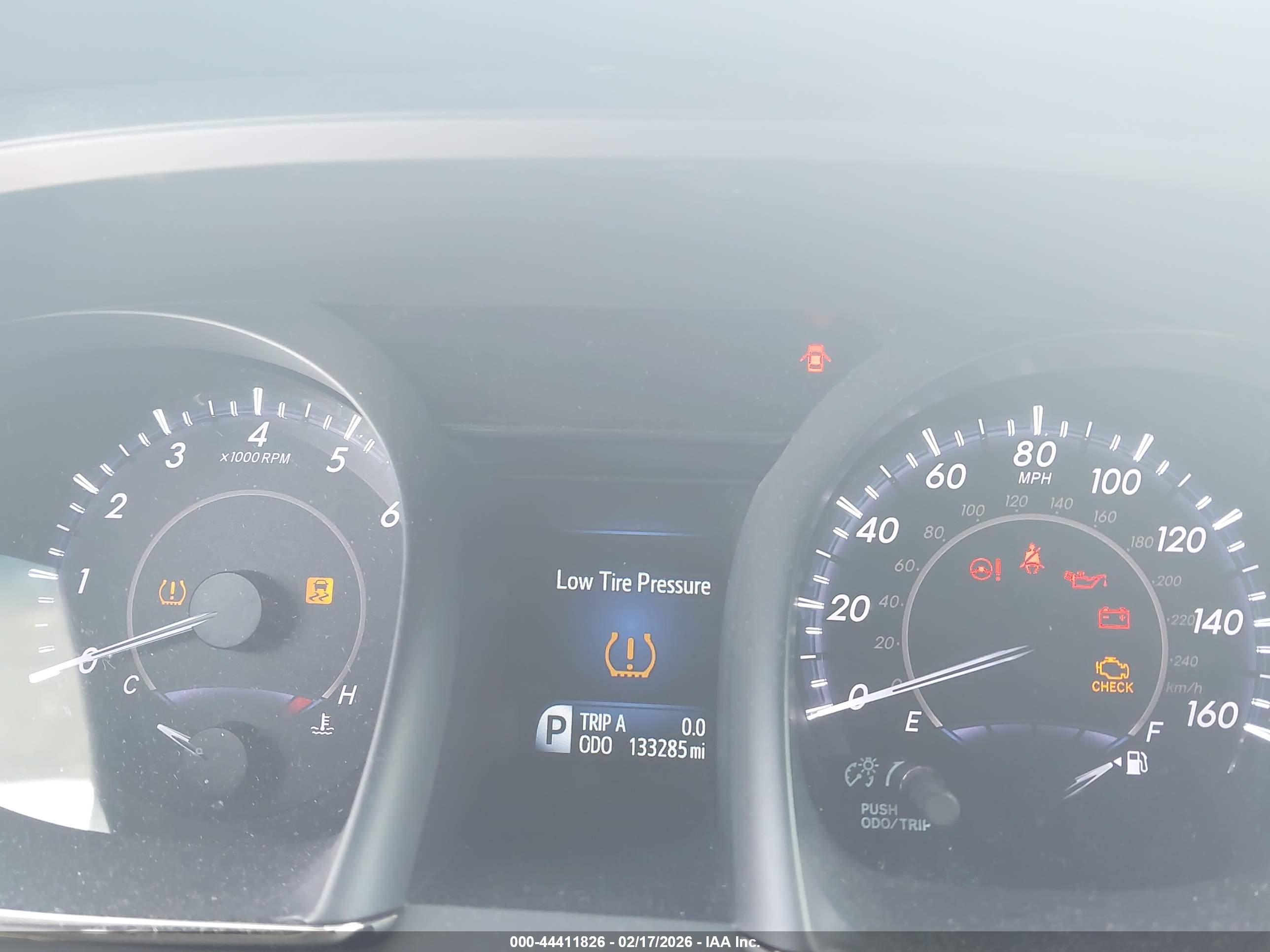 TOYOTA AVALON image 7