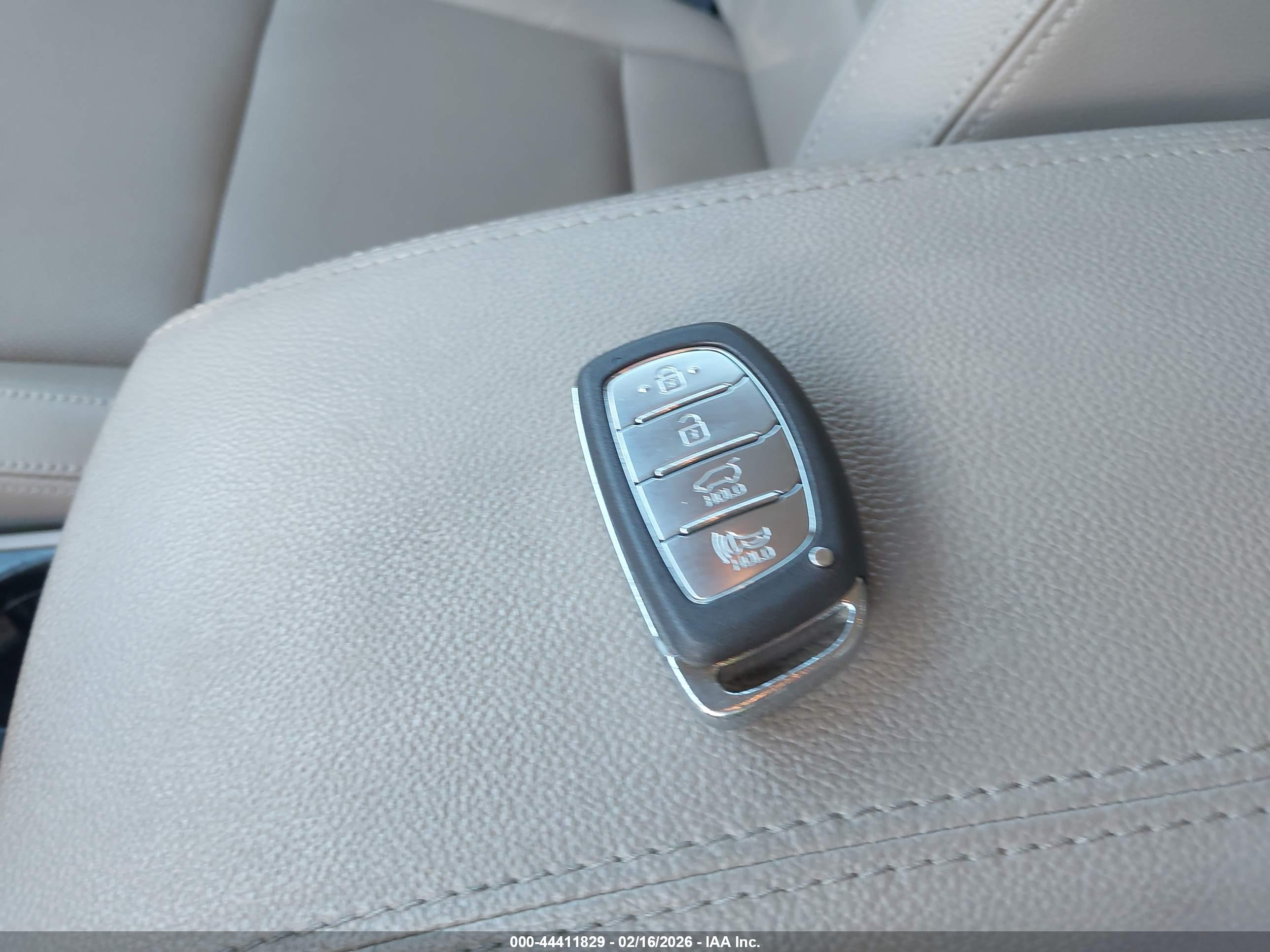 HYUNDAI TUCSON image 11