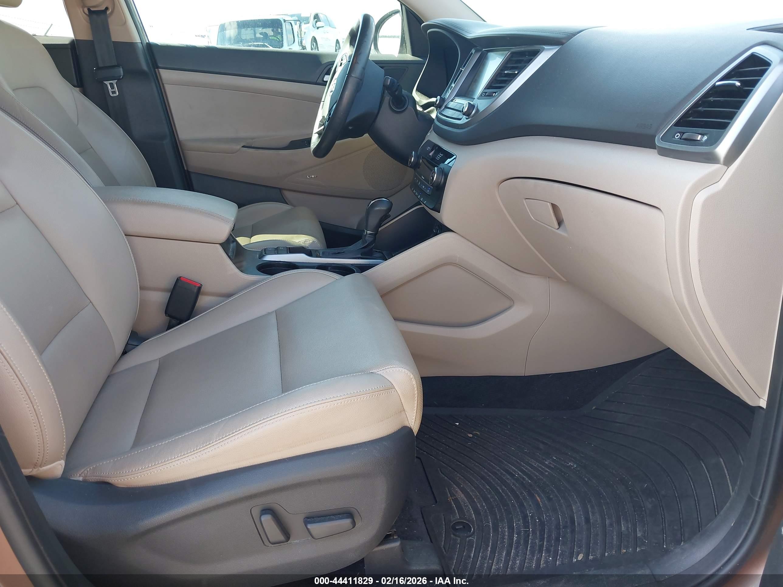 HYUNDAI TUCSON image 5