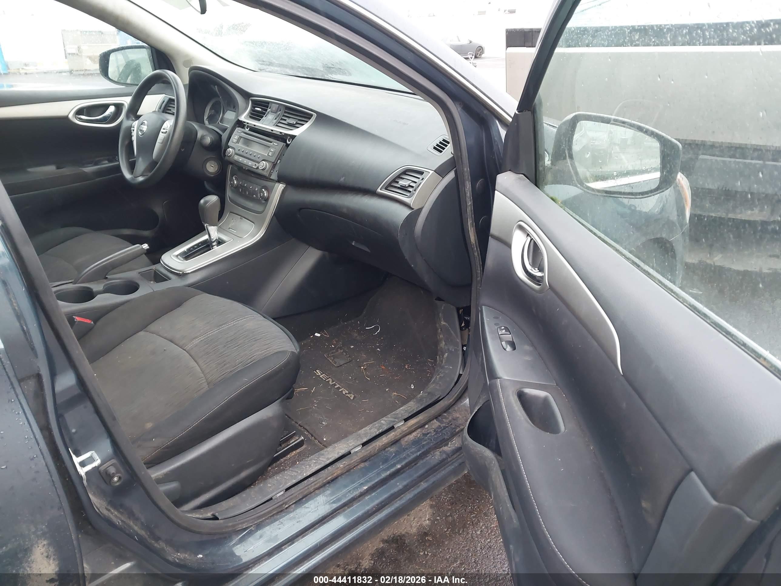 NISSAN SENTRA image 5