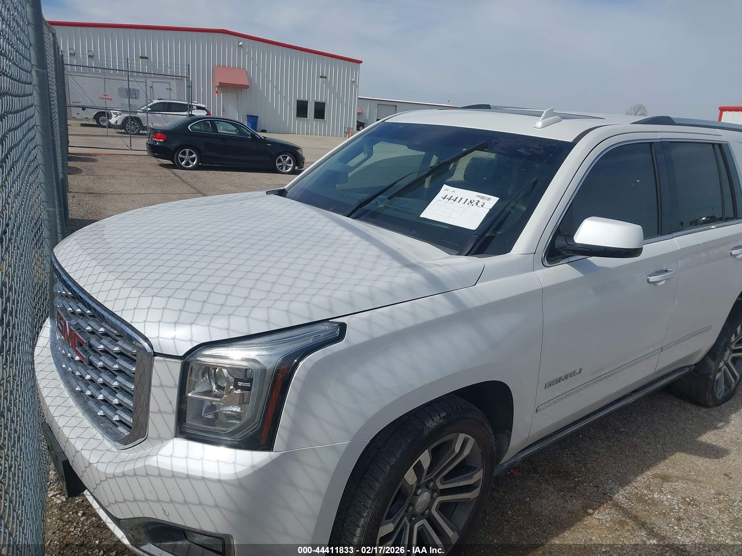 GMC YUKON image 6