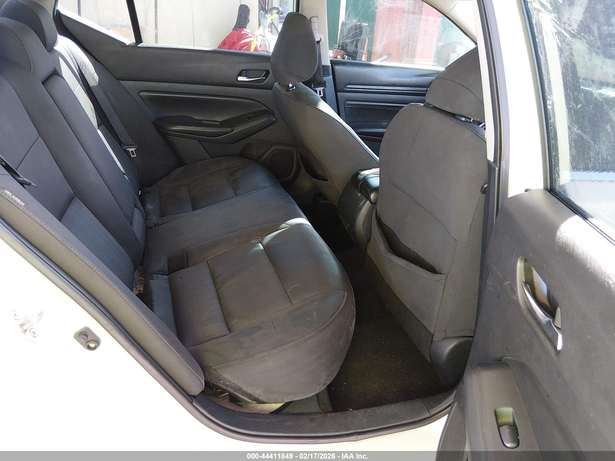 NISSAN ALTIMA image 8