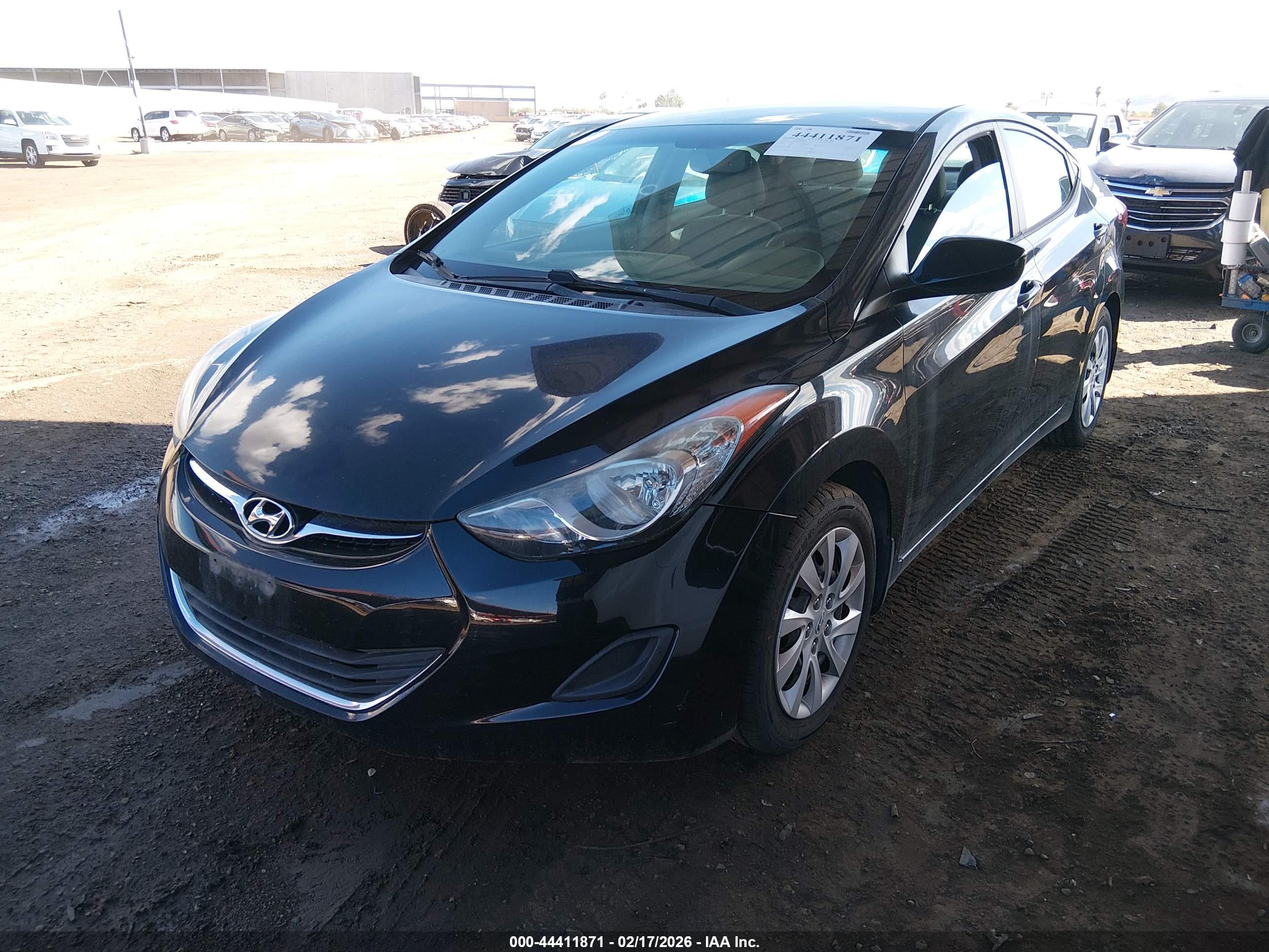 HYUNDAI ELANTRA image 6