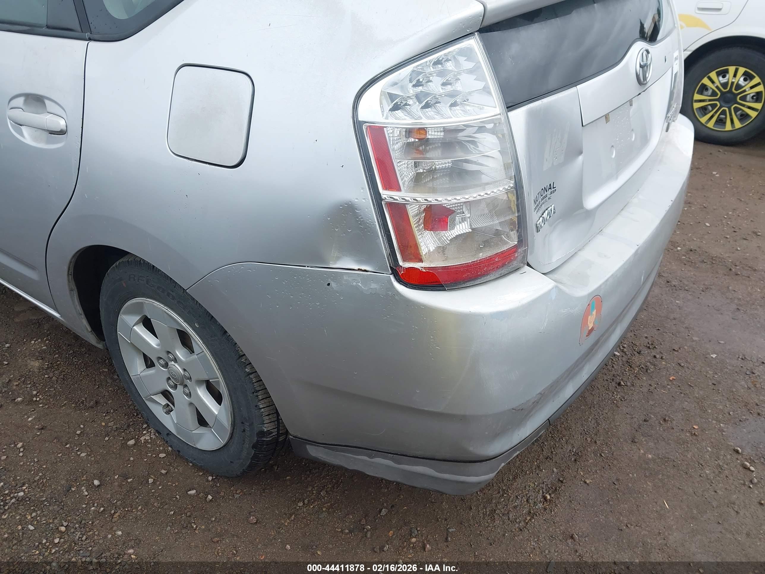 TOYOTA PRIUS image 6