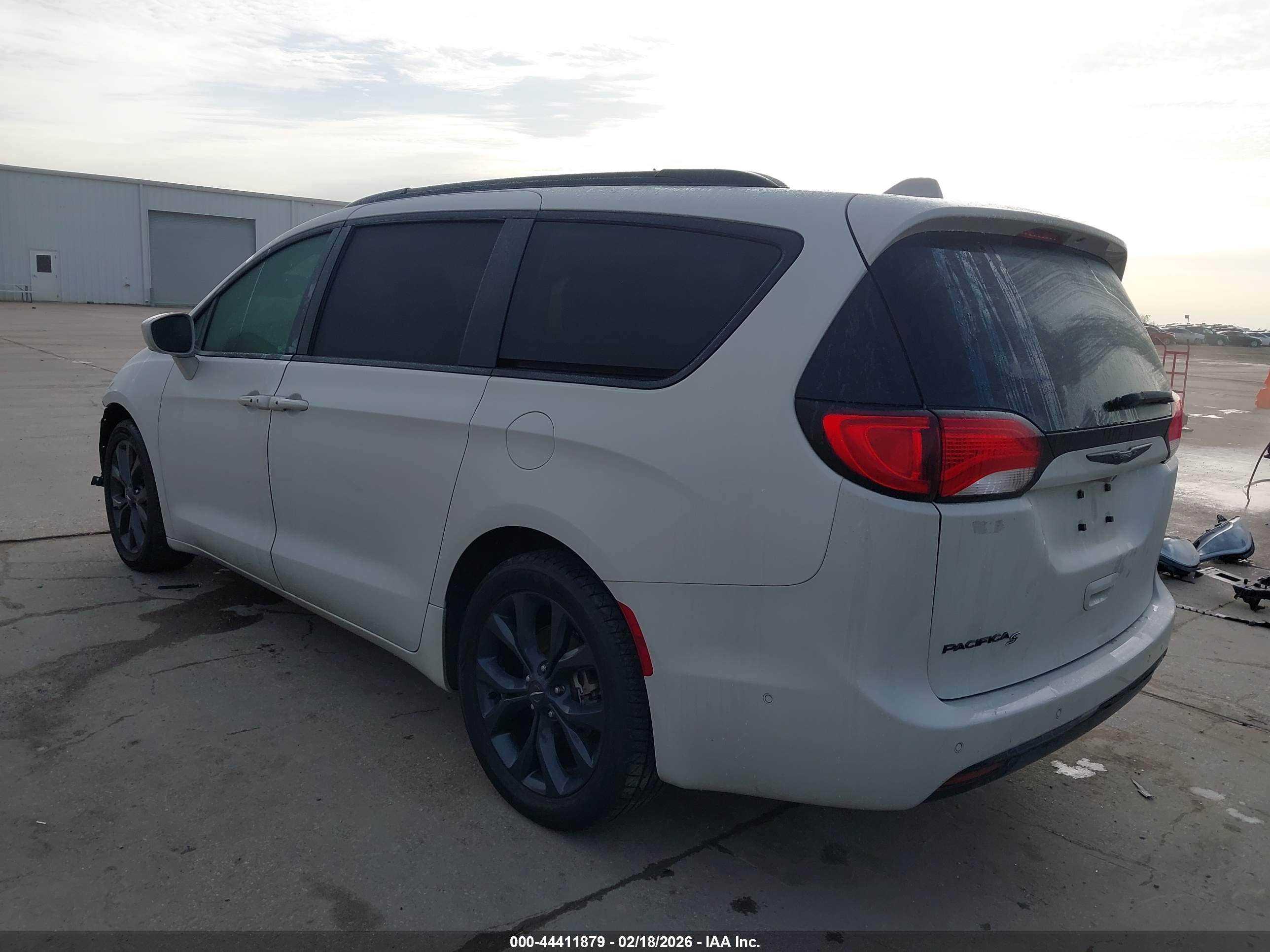 CHRYSLER PACIFICA image 3