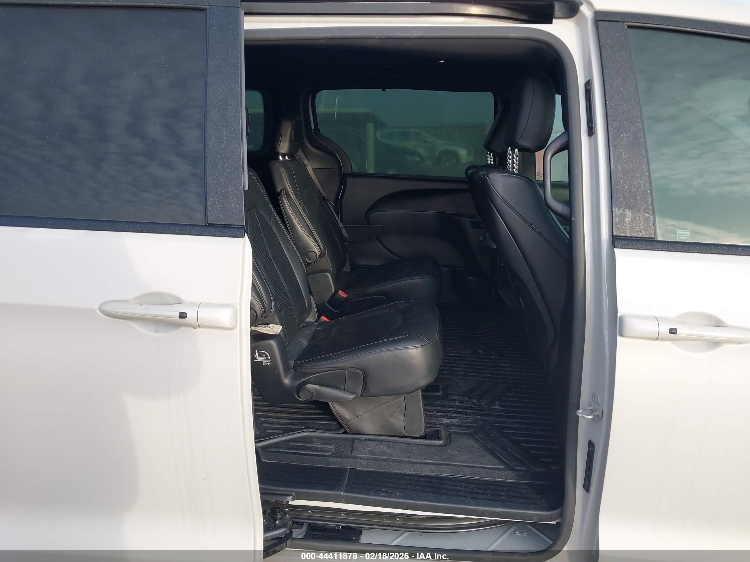 CHRYSLER PACIFICA image 8