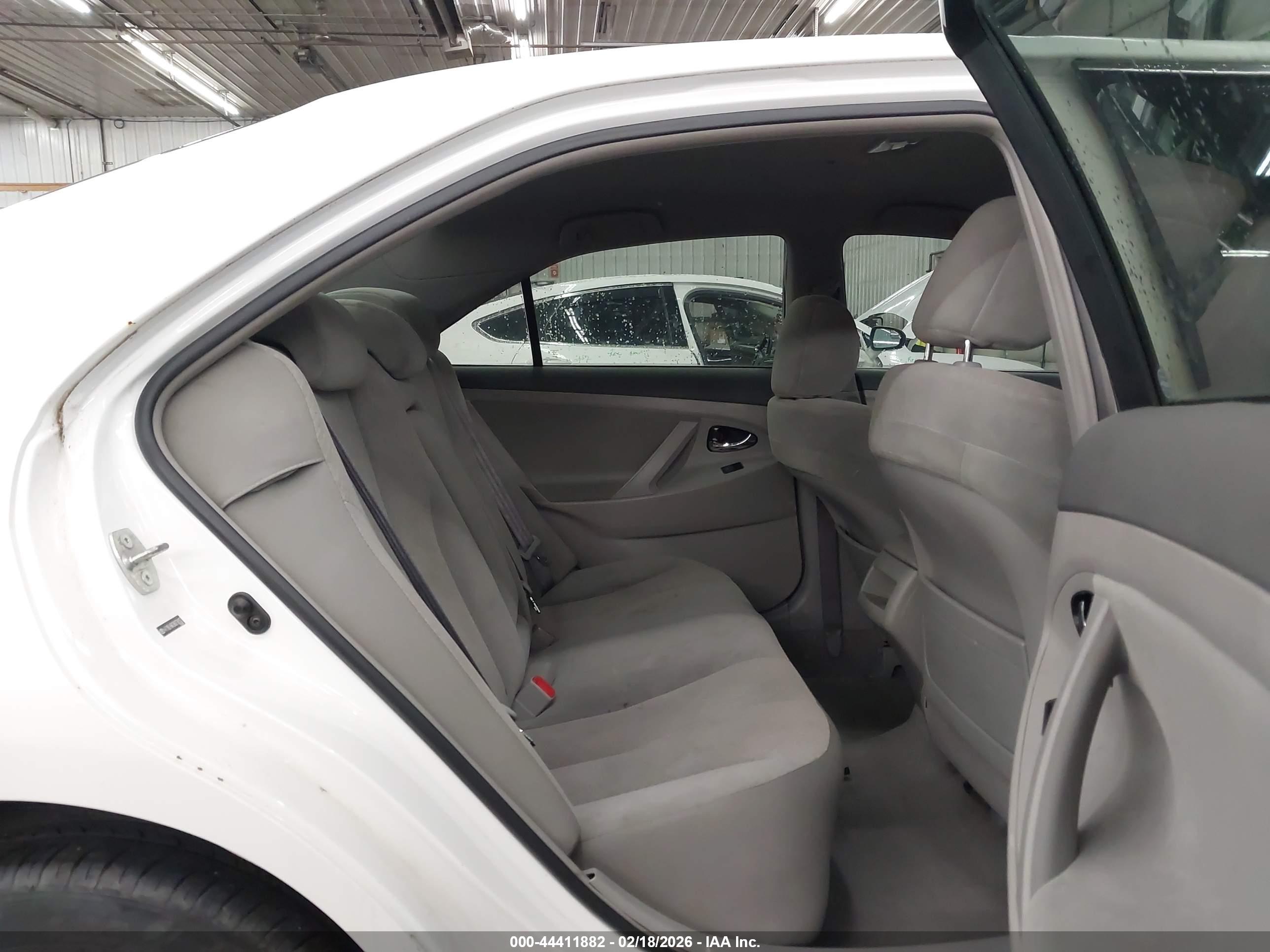 TOYOTA CAMRY image 8