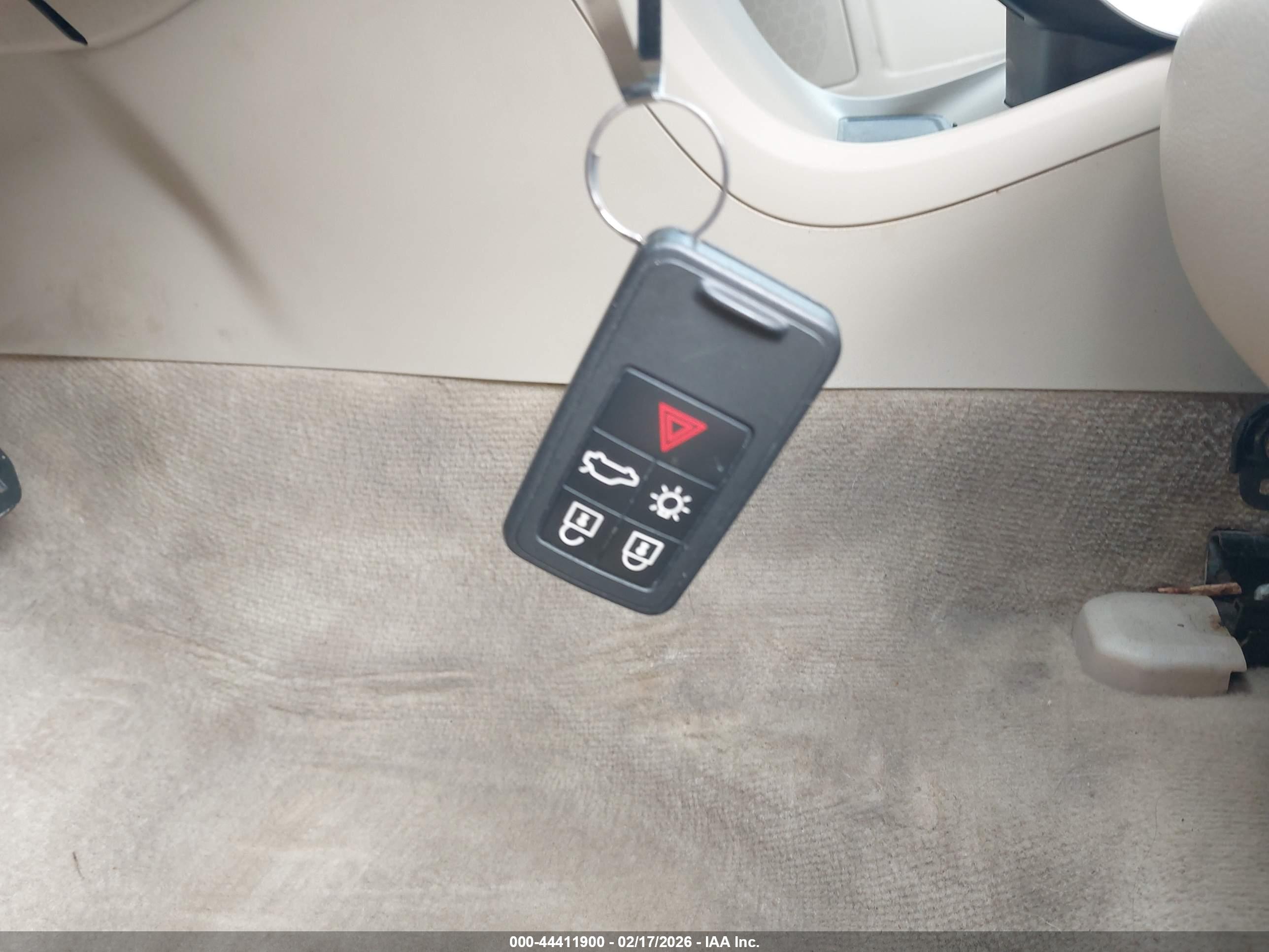 VOLVO XC60 image 11