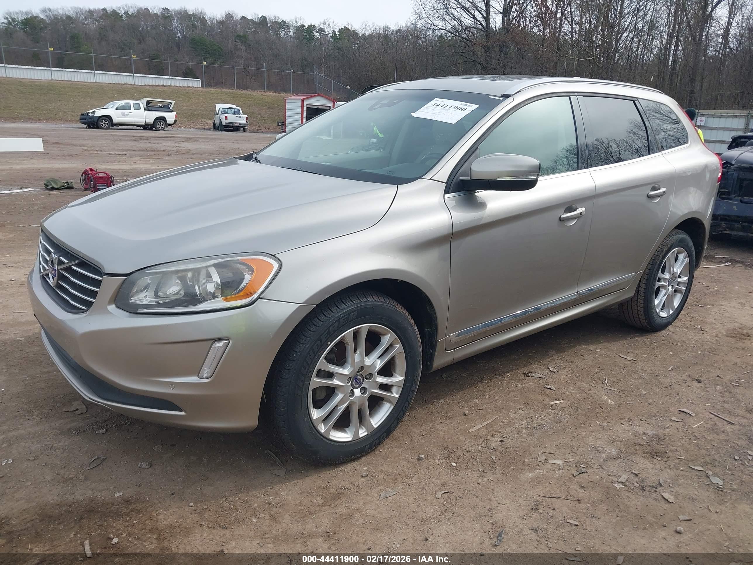 VOLVO XC60 image 2