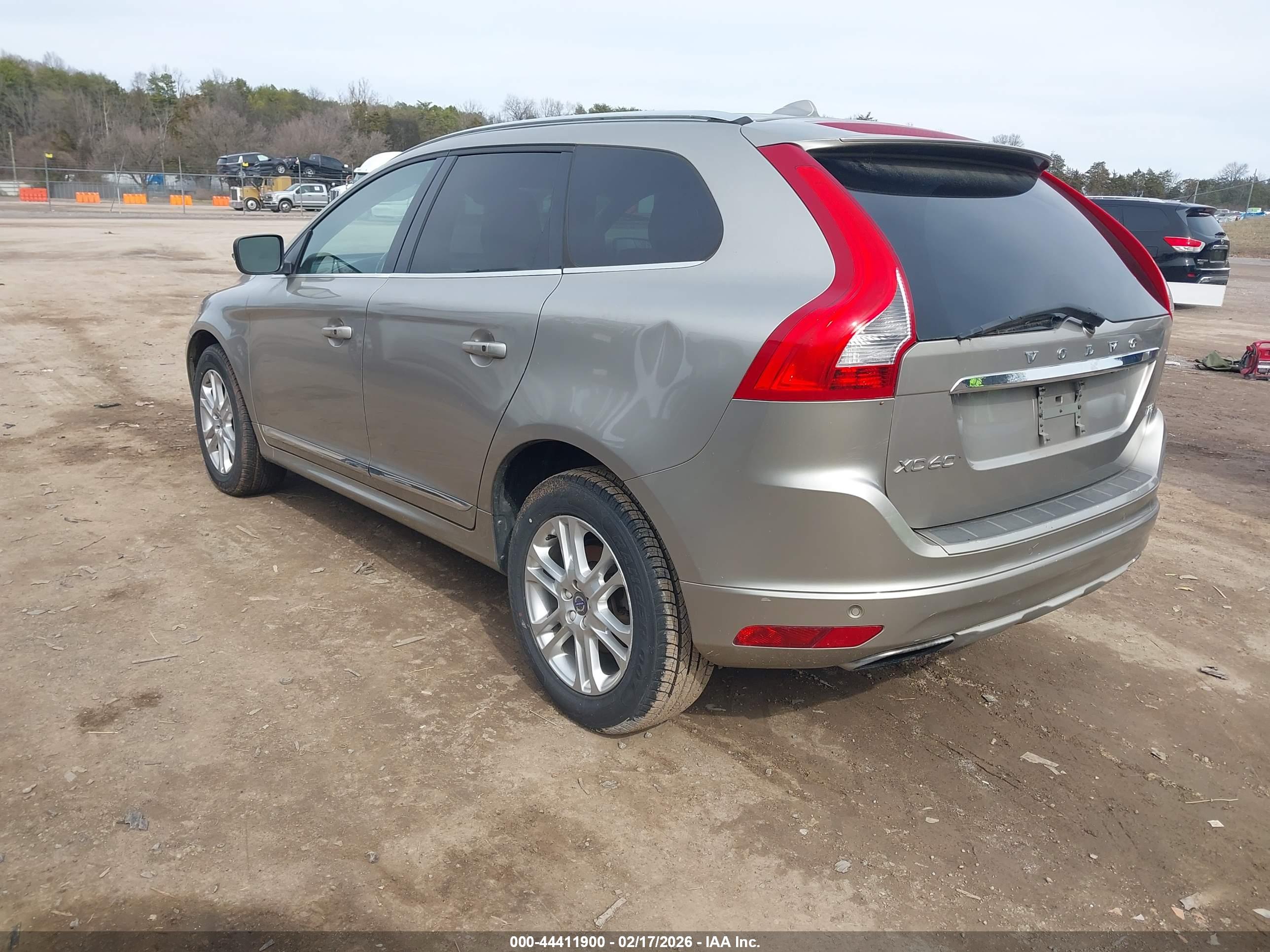 VOLVO XC60 image 3