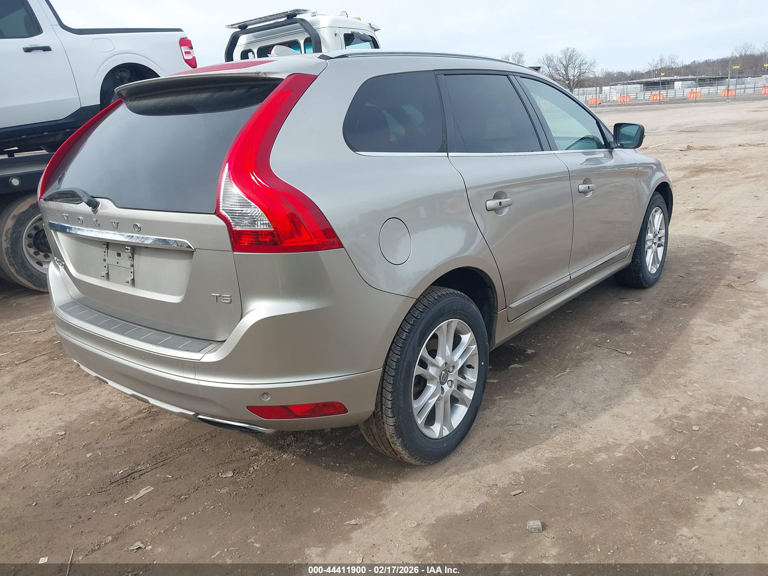 VOLVO XC60 image 4
