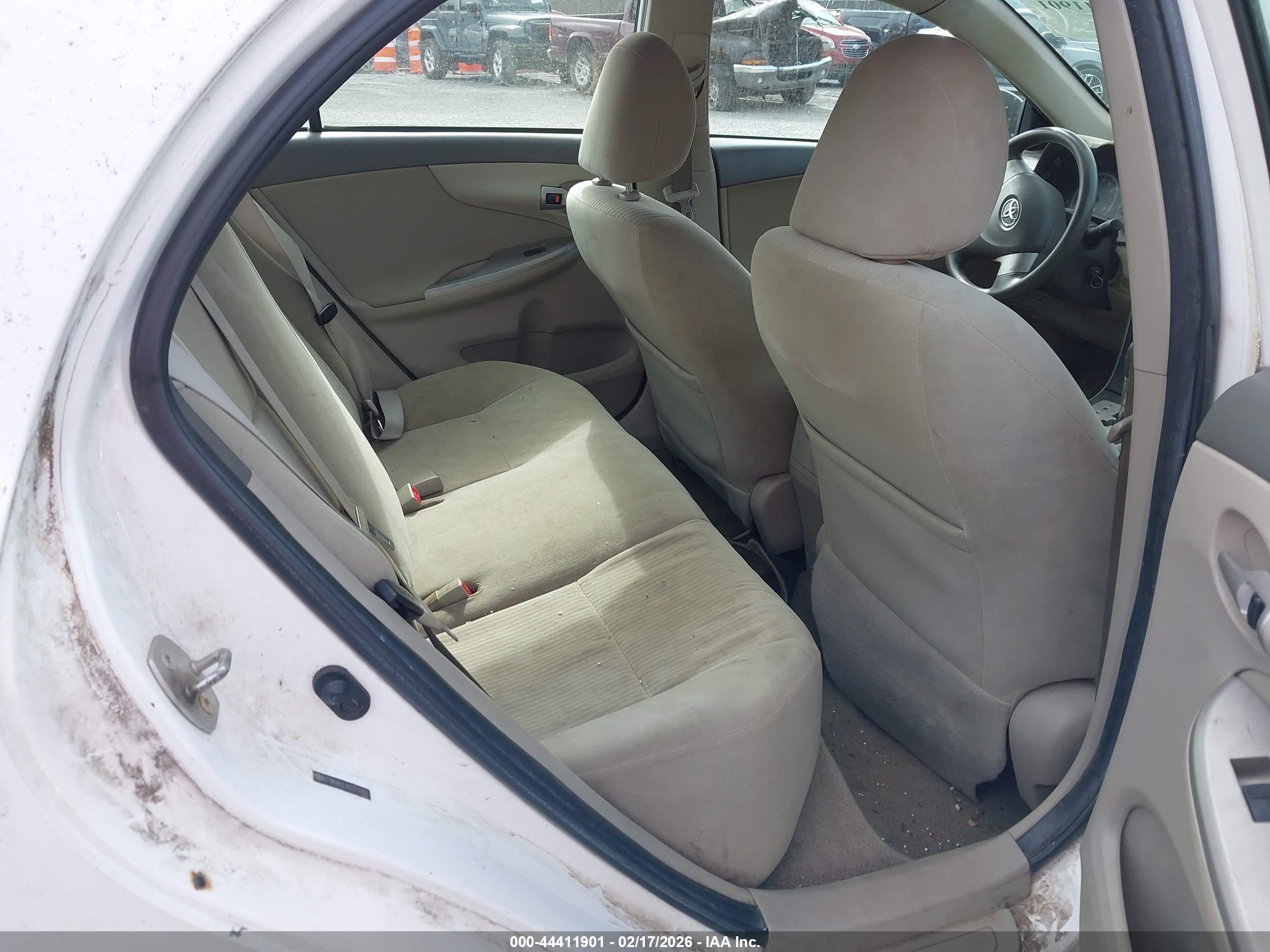TOYOTA COROLLA image 8