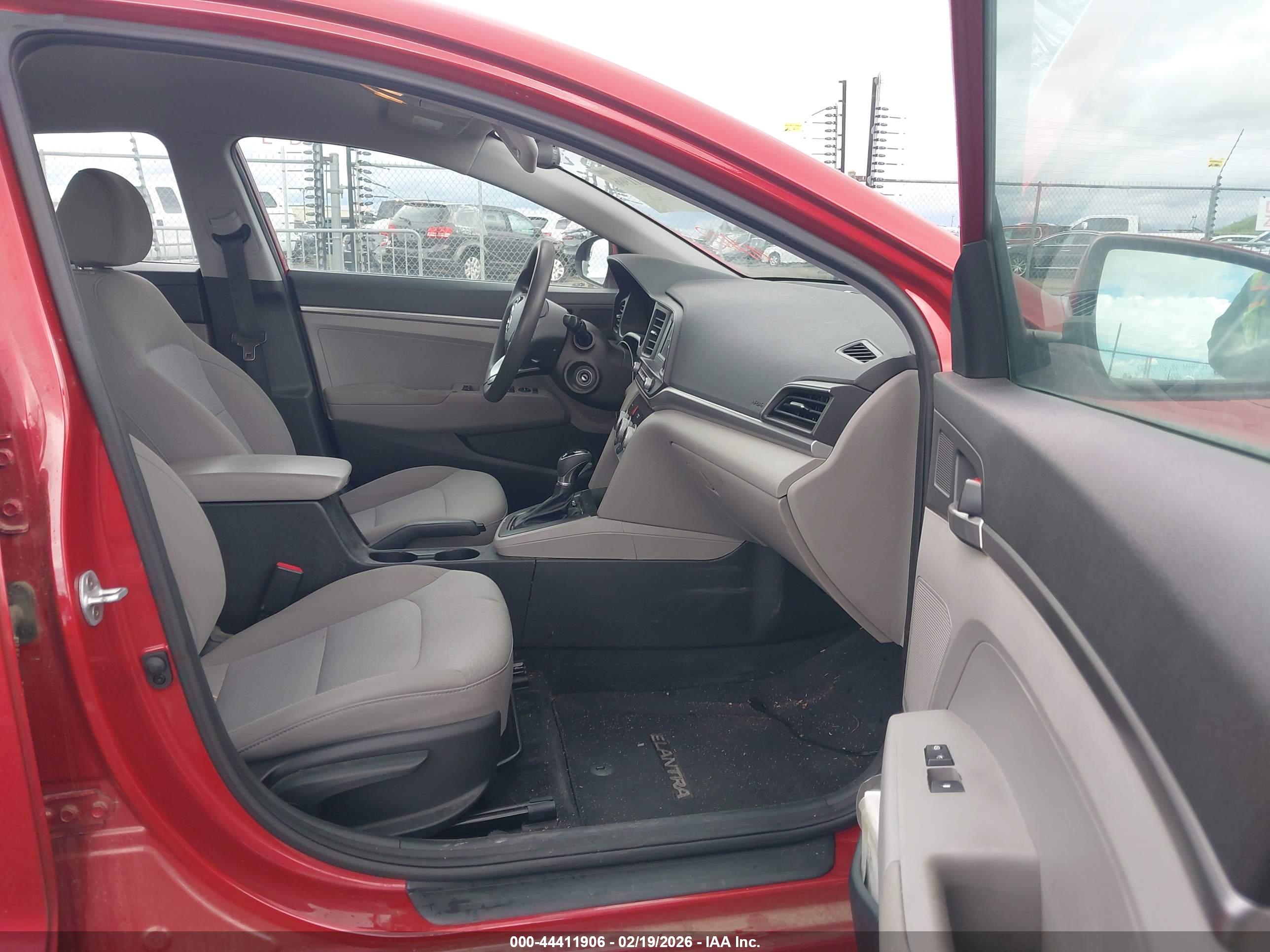 HYUNDAI ELANTRA image 5