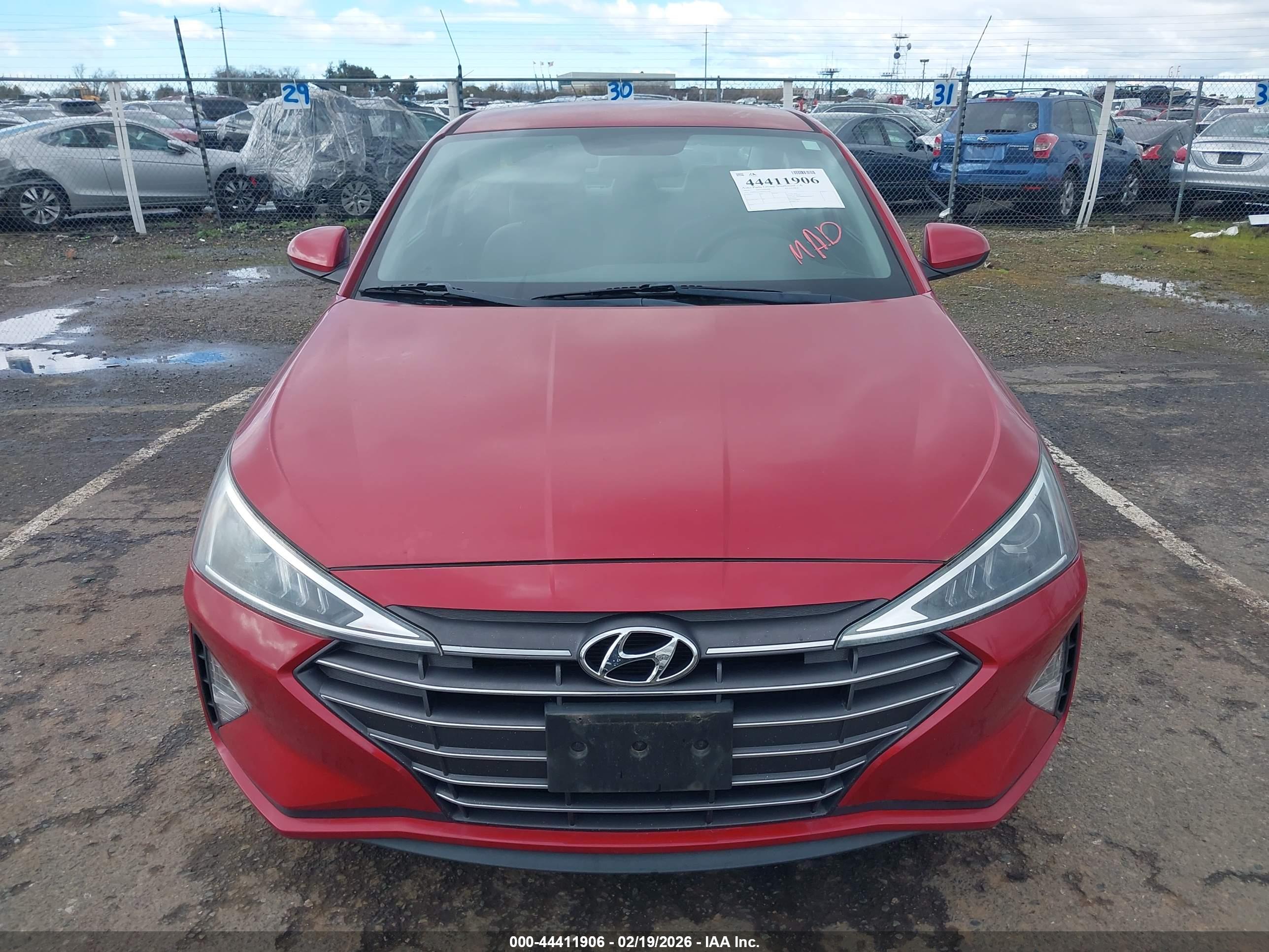 HYUNDAI ELANTRA image 6