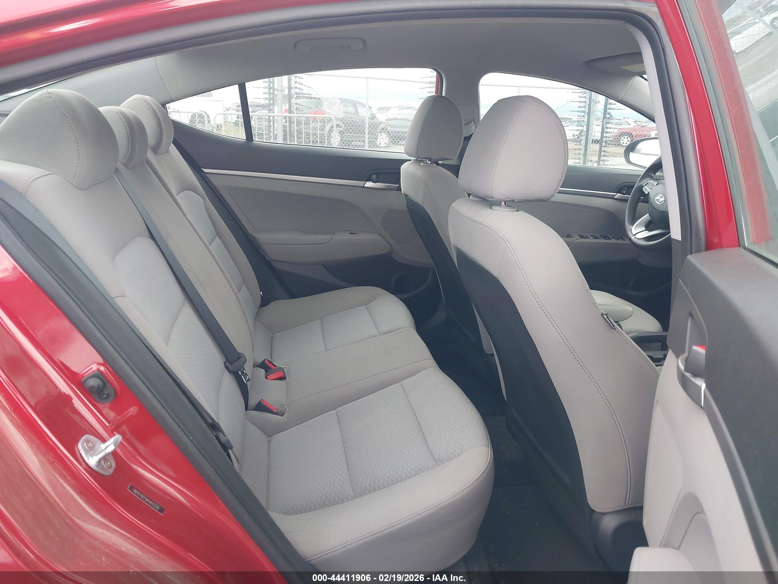 HYUNDAI ELANTRA image 8