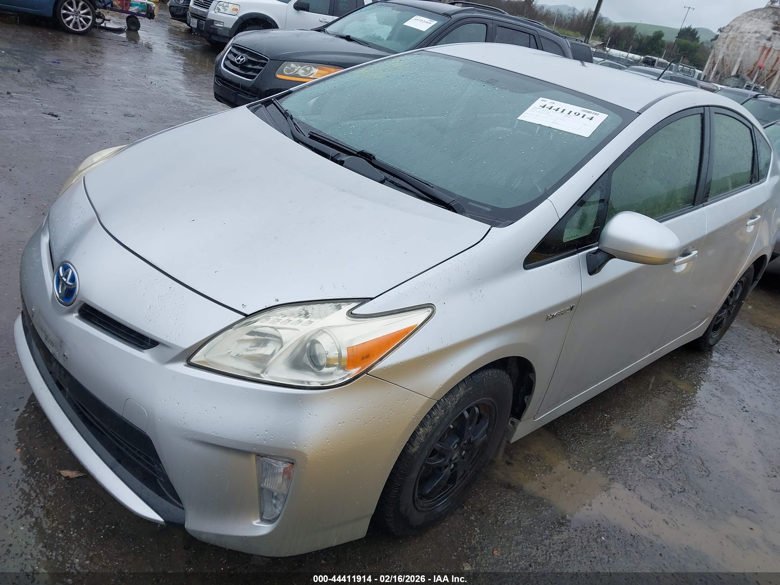 TOYOTA PRIUS image 2