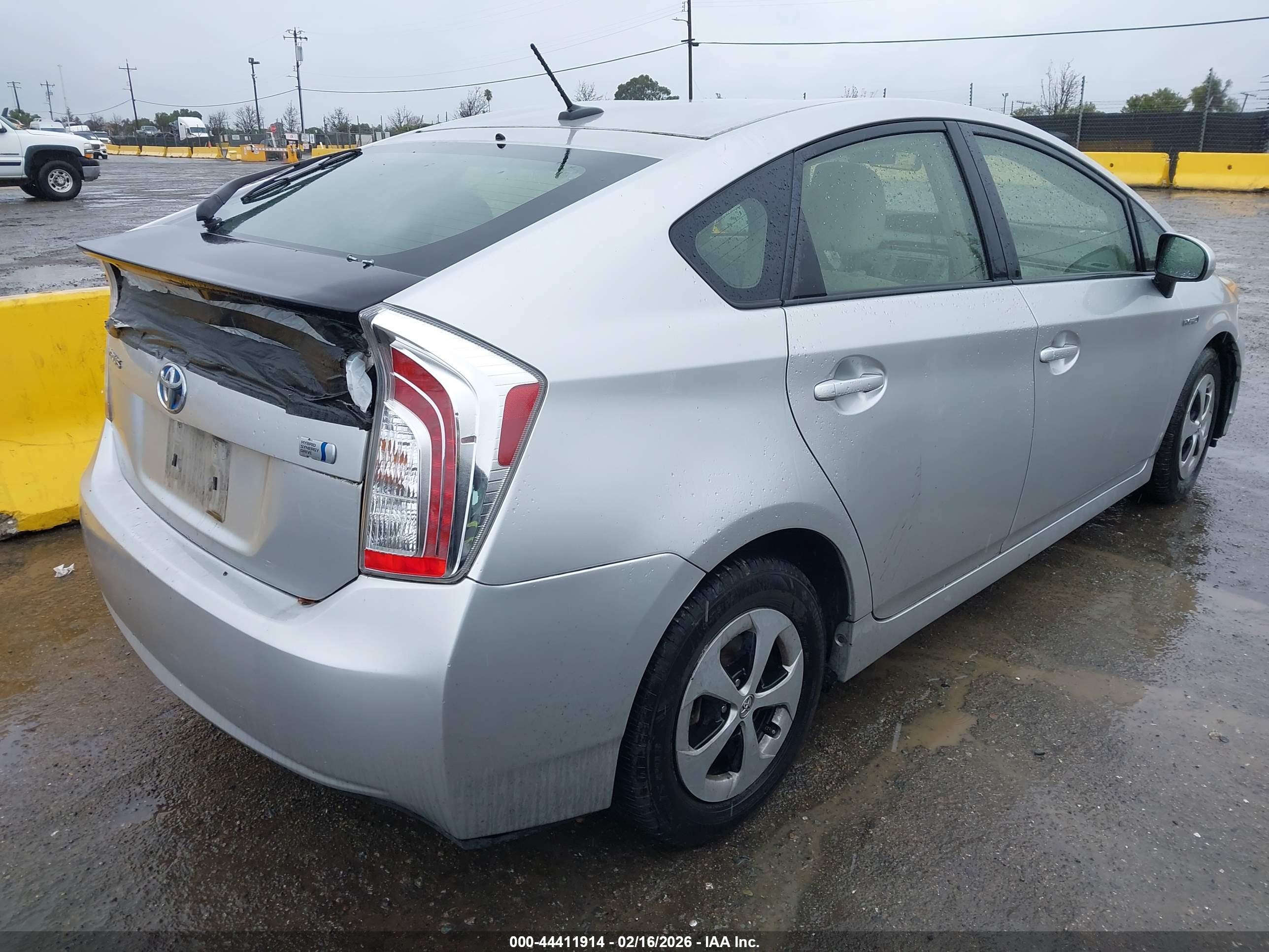 TOYOTA PRIUS image 4