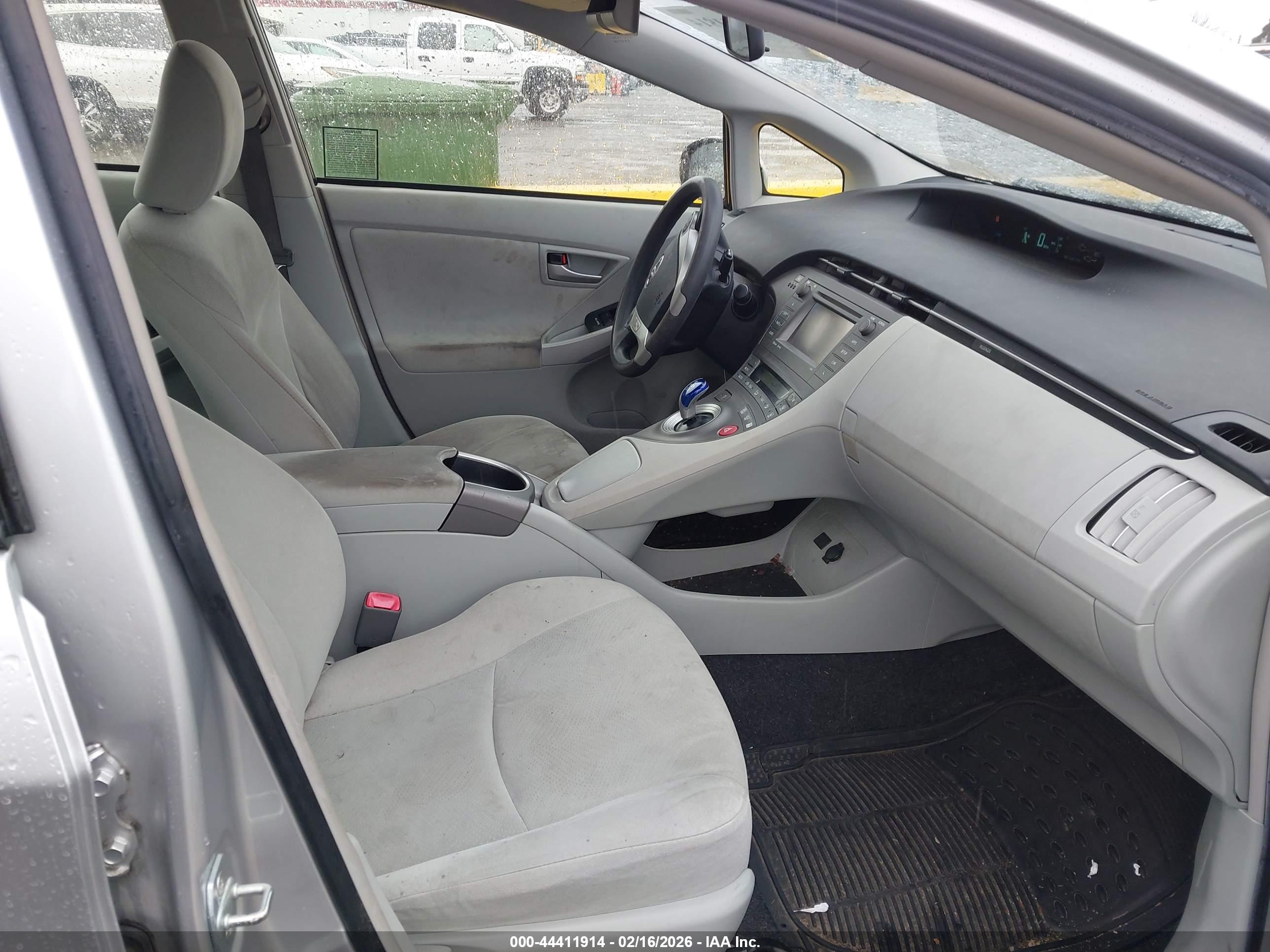 TOYOTA PRIUS image 5