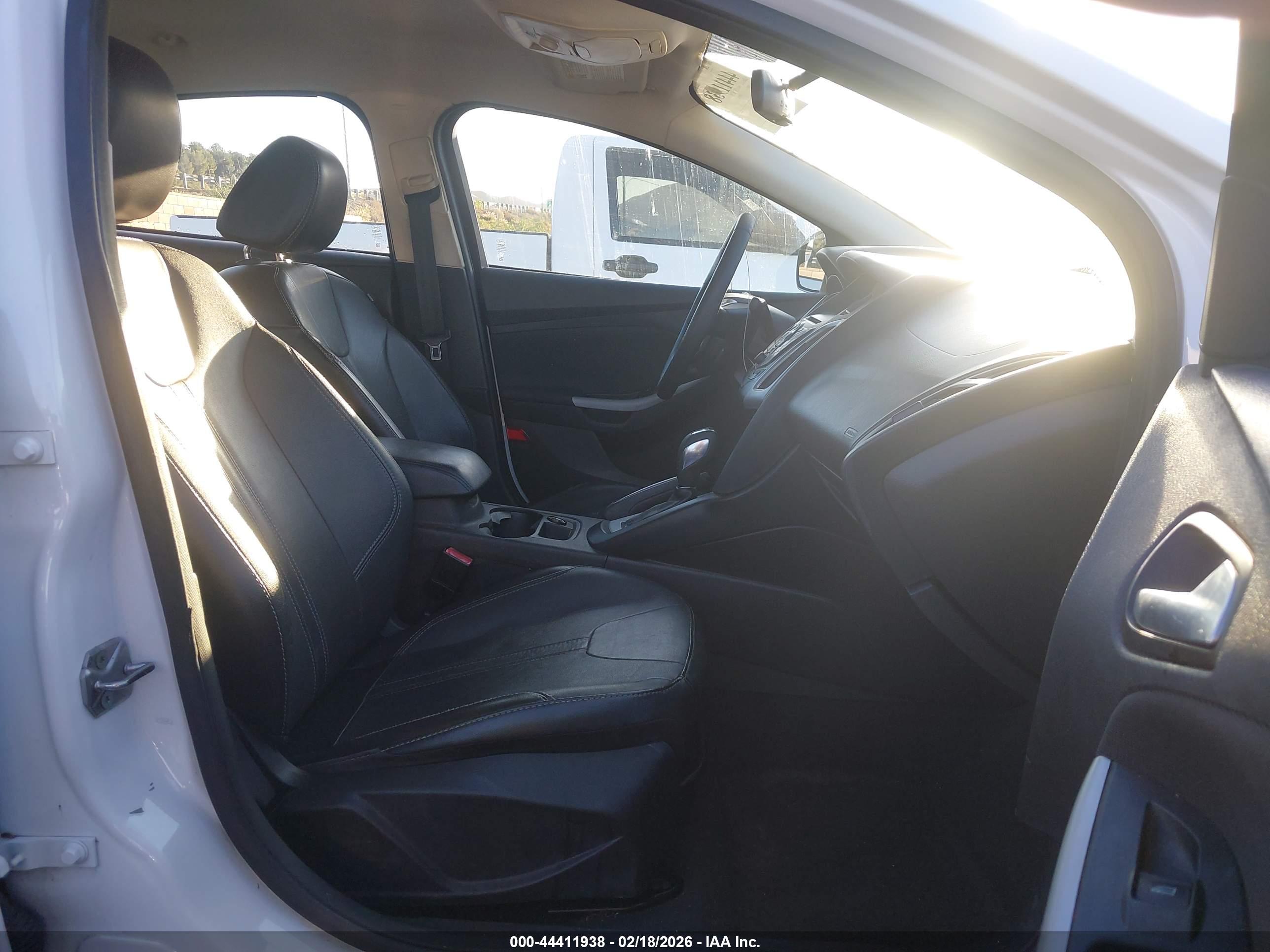 FORD FOCUS image 5
