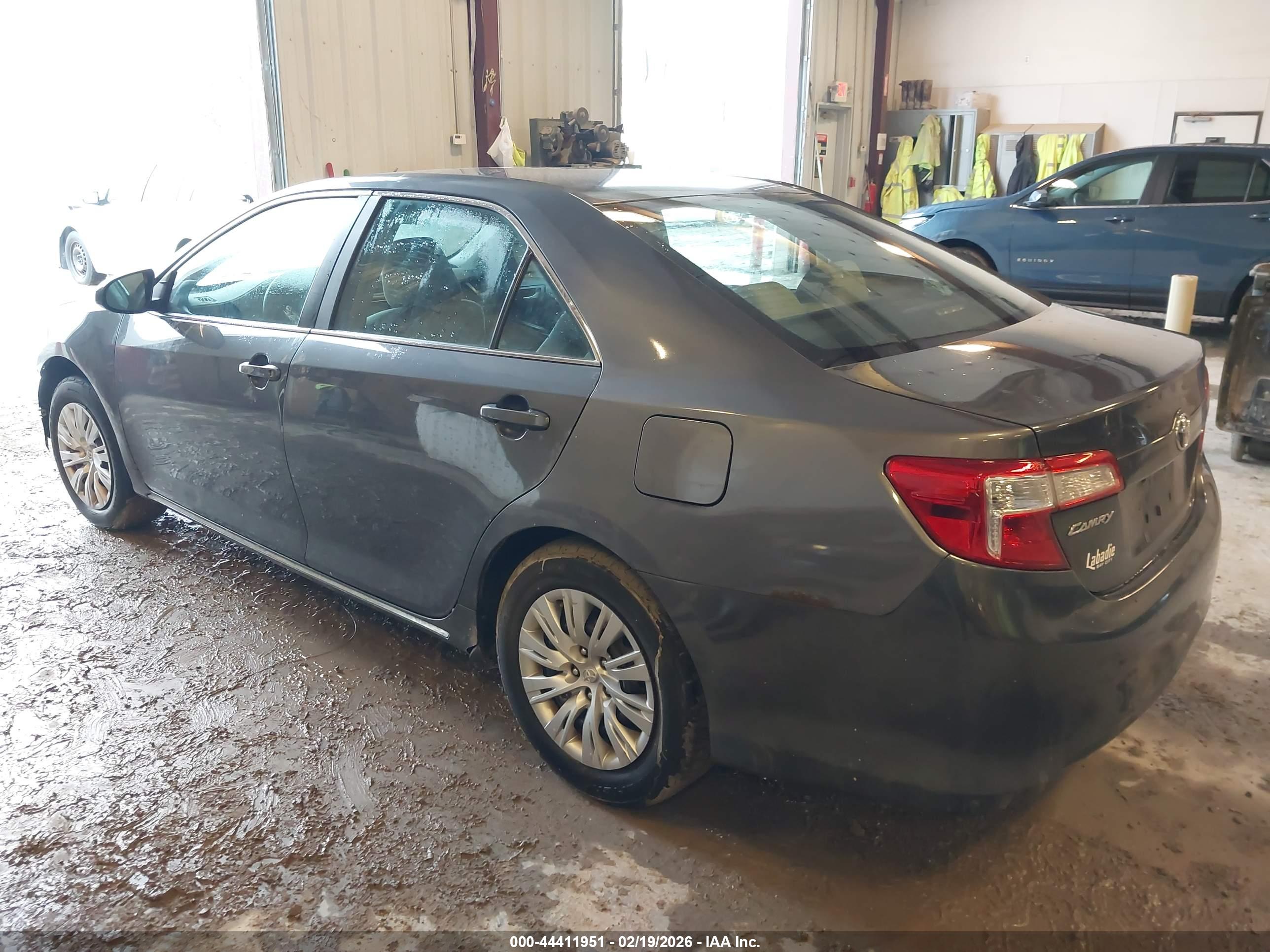 TOYOTA CAMRY image 3