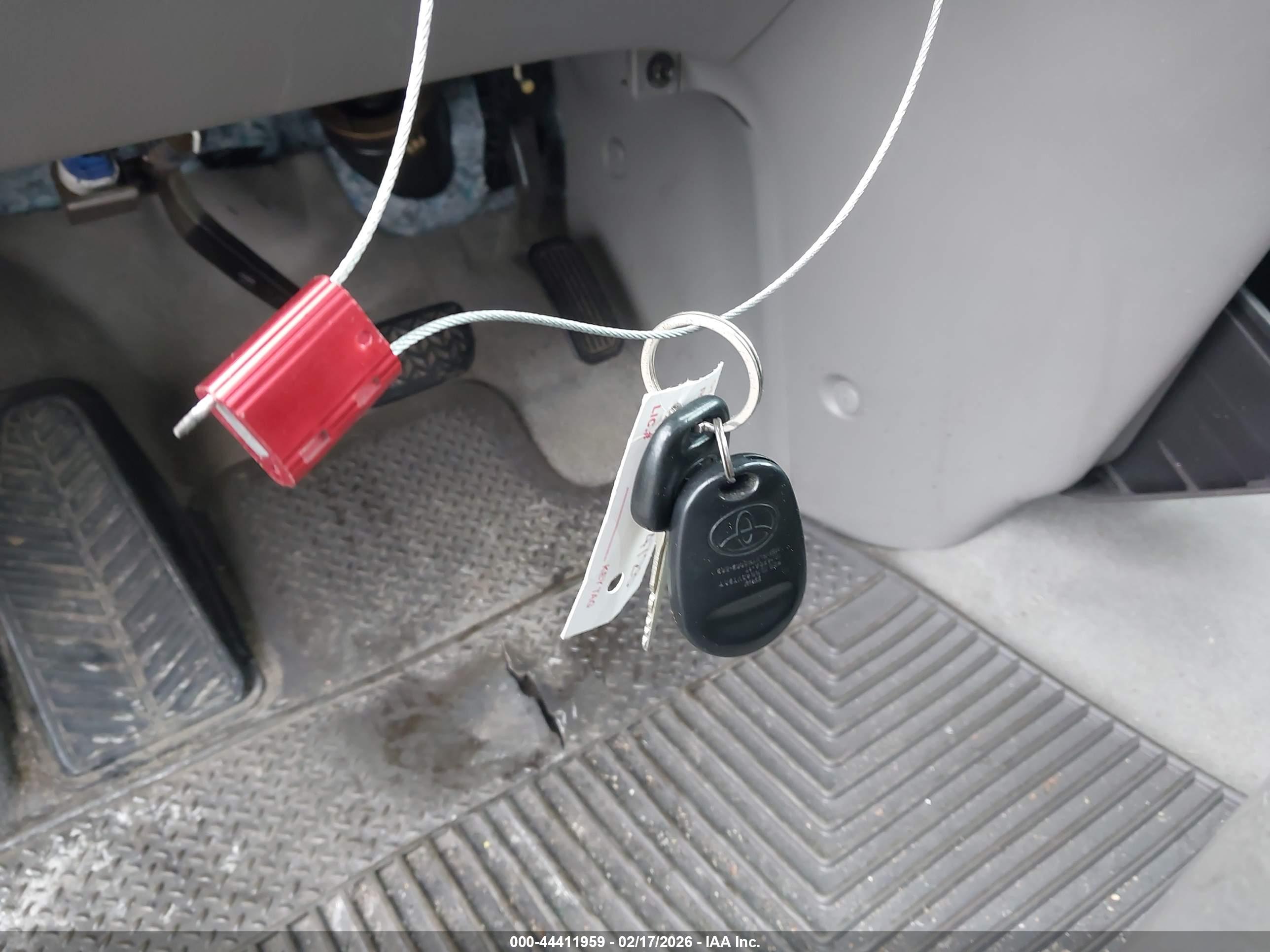 TOYOTA SIENNA image 11