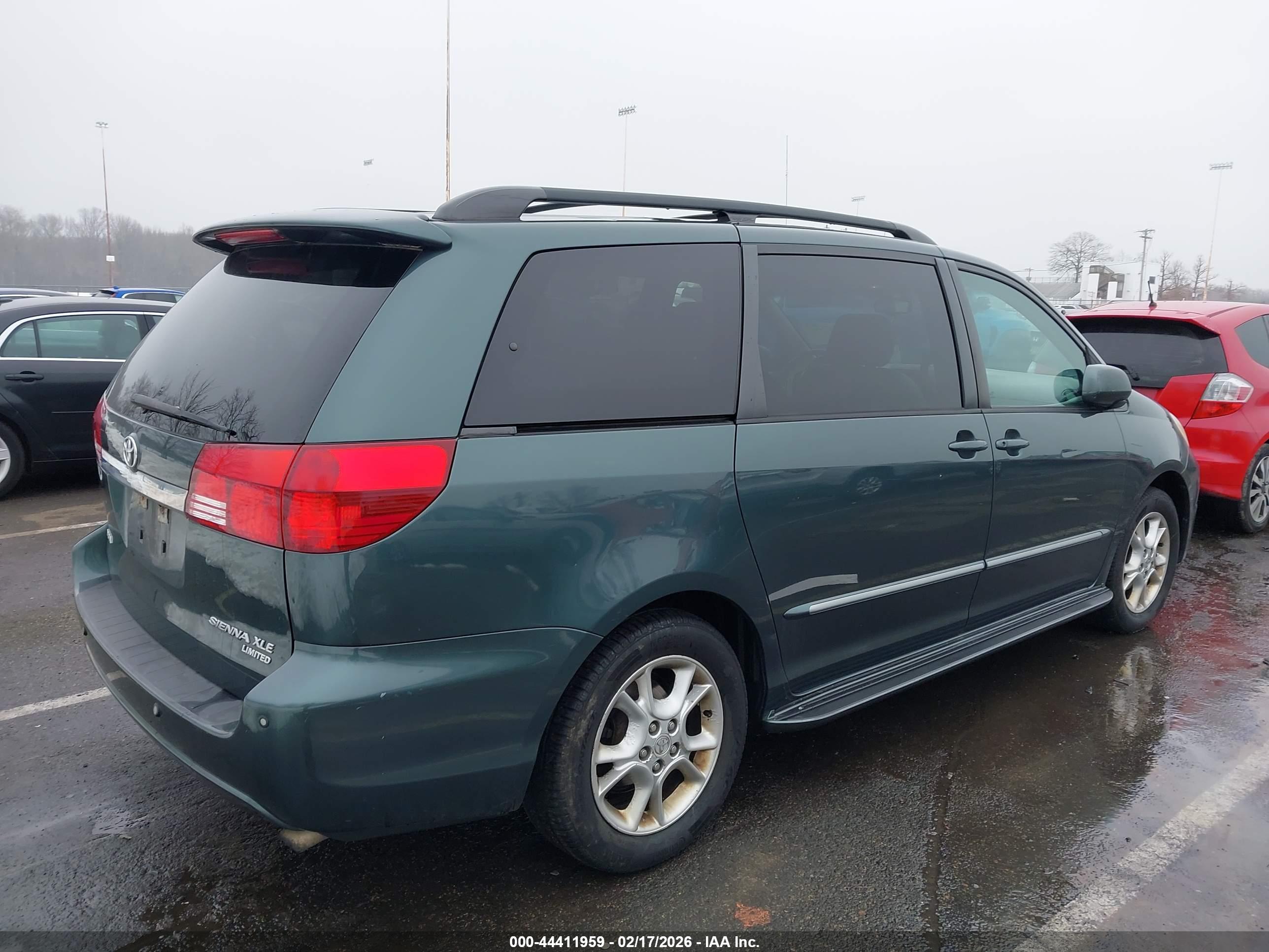 TOYOTA SIENNA image 4