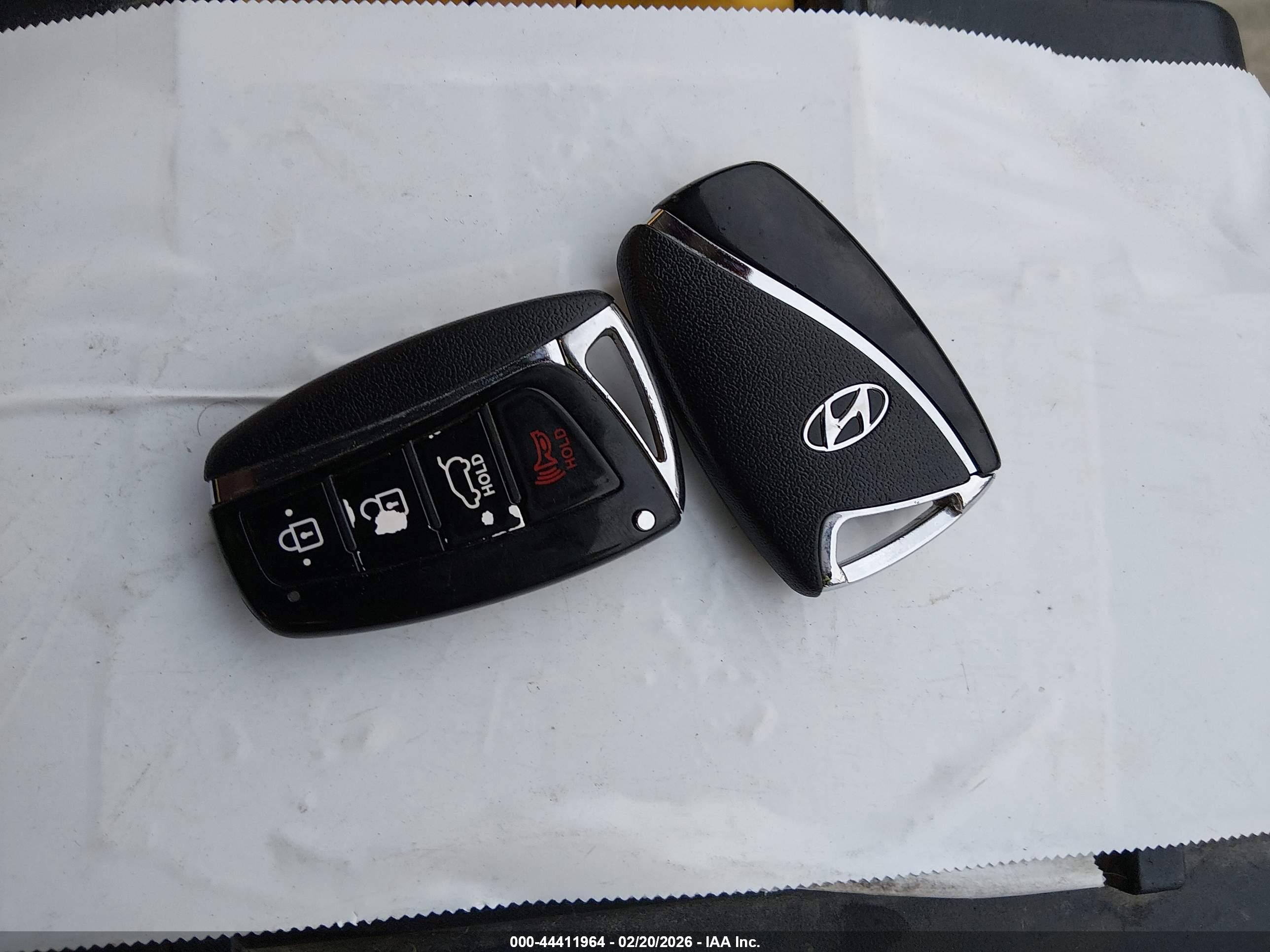 HYUNDAI SANTA image 11