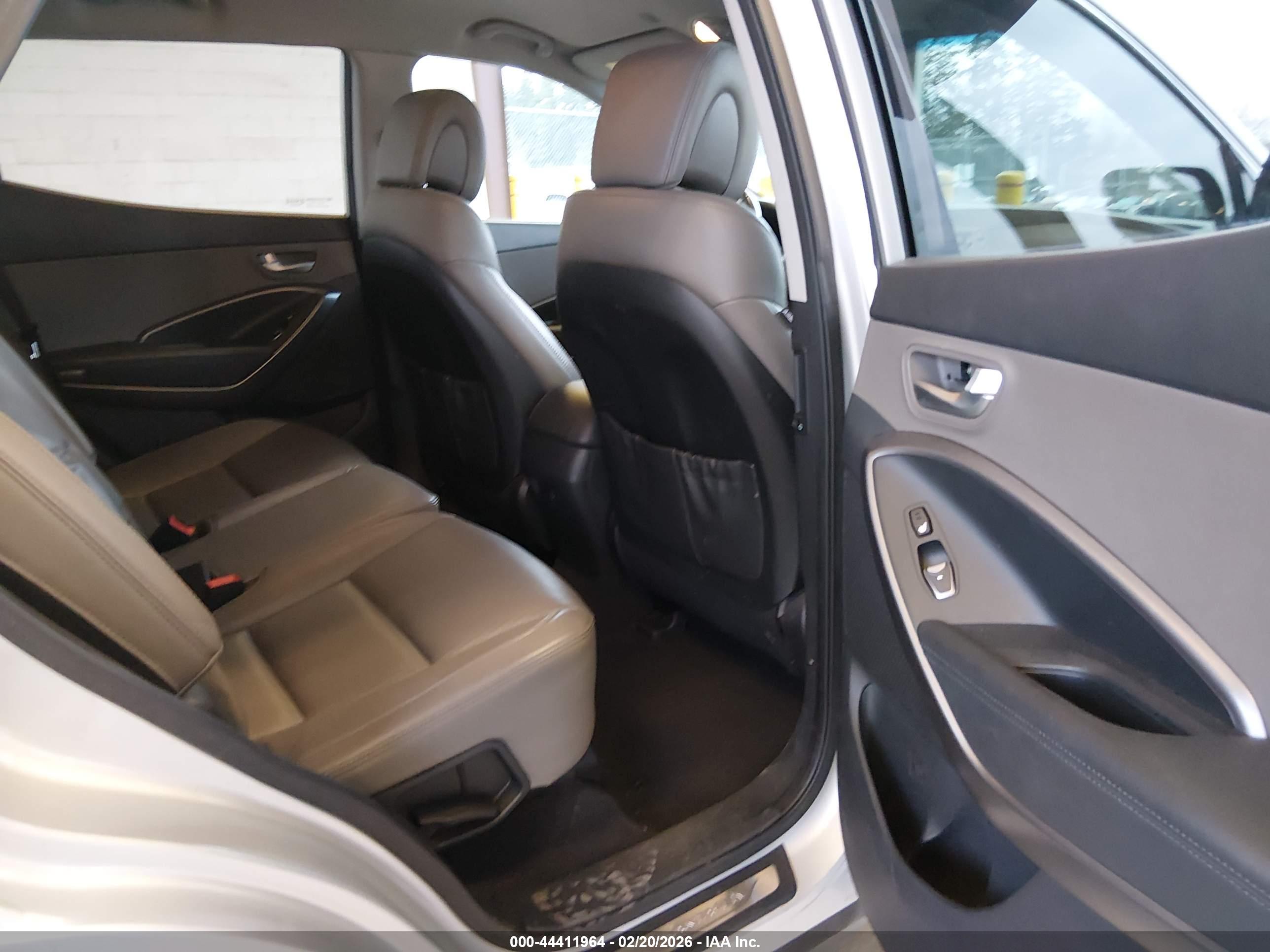 HYUNDAI SANTA image 8
