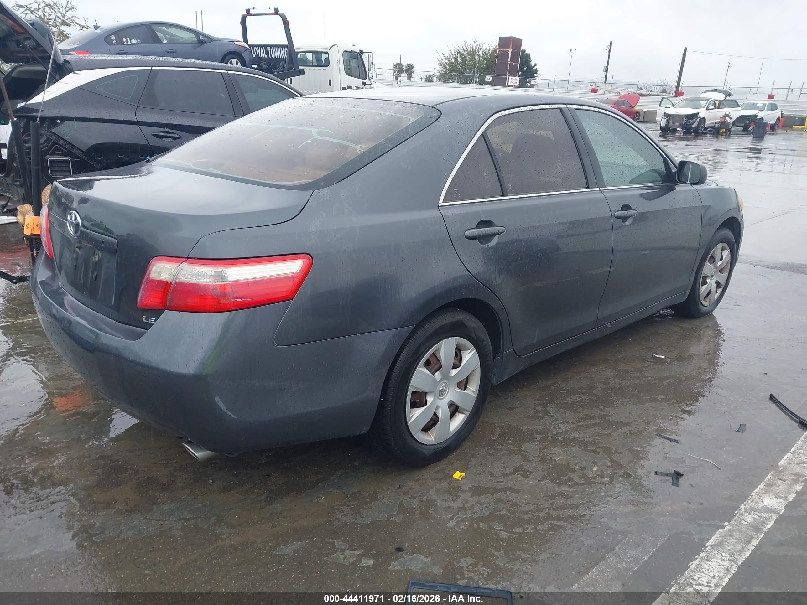 TOYOTA CAMRY image 4