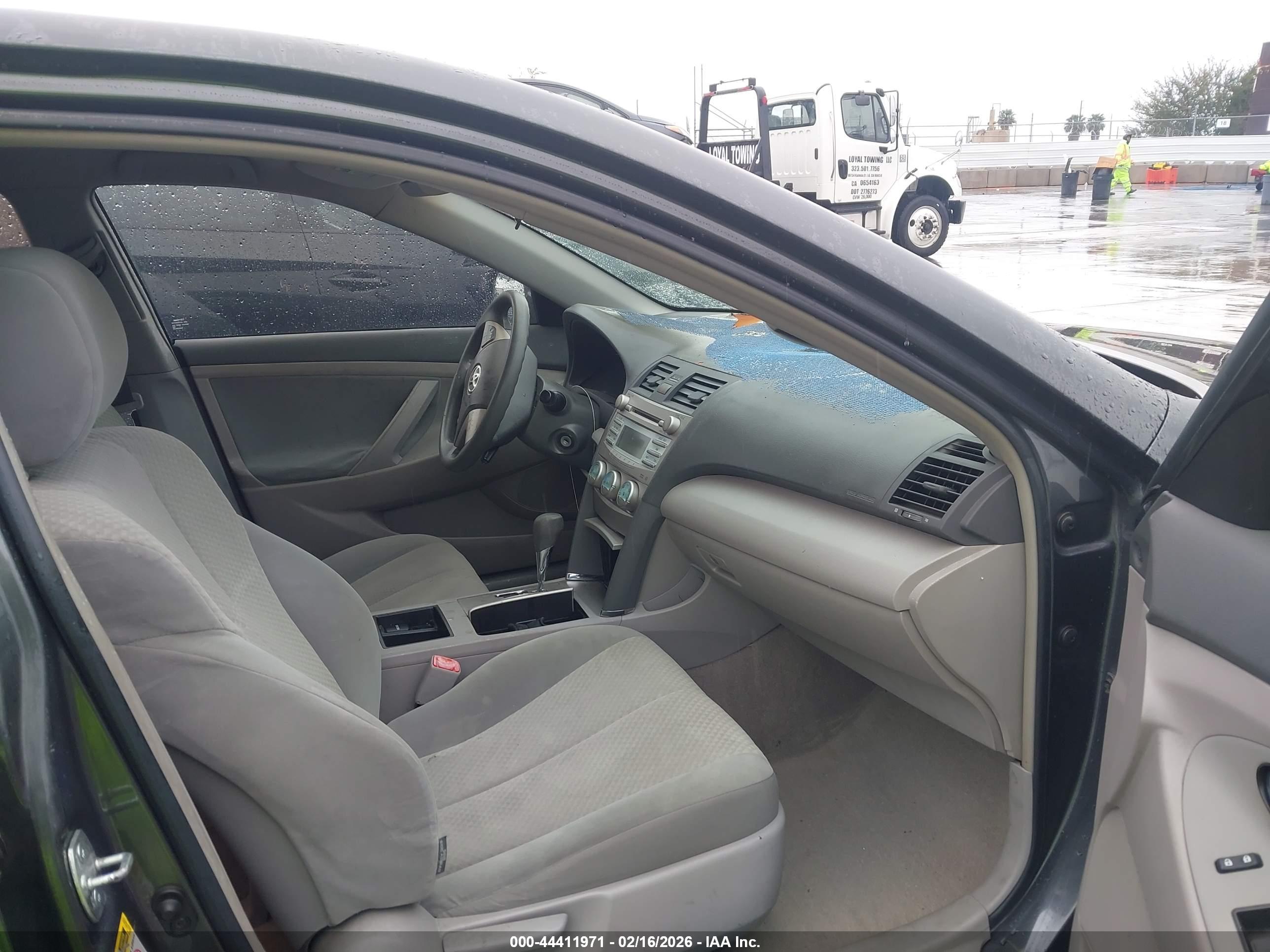 TOYOTA CAMRY image 5