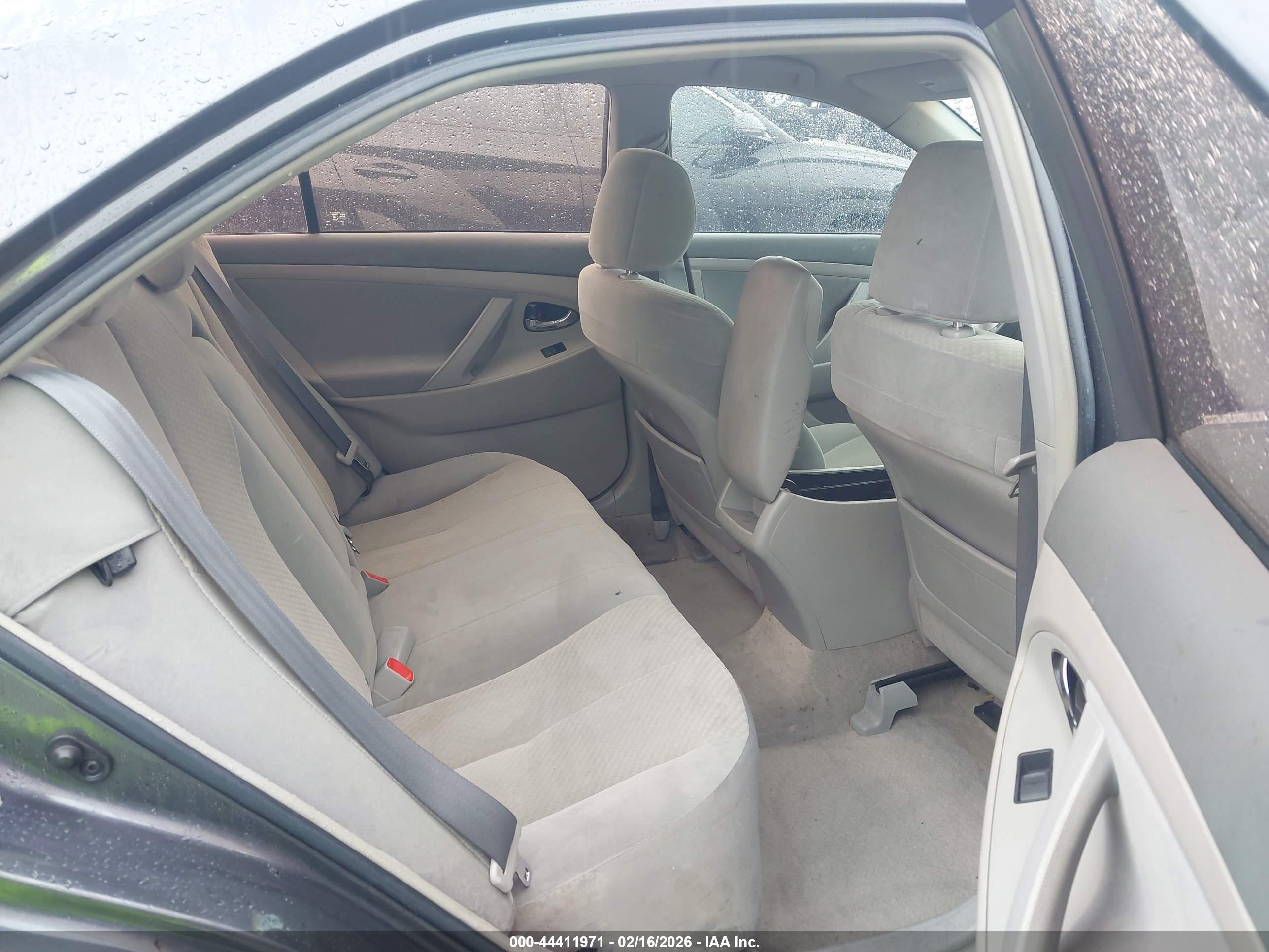 TOYOTA CAMRY image 8