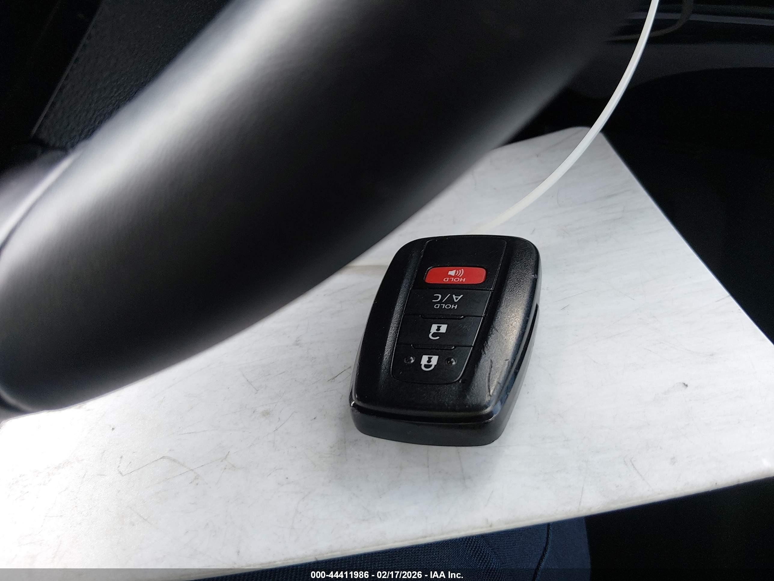 TOYOTA PRIUS image 11
