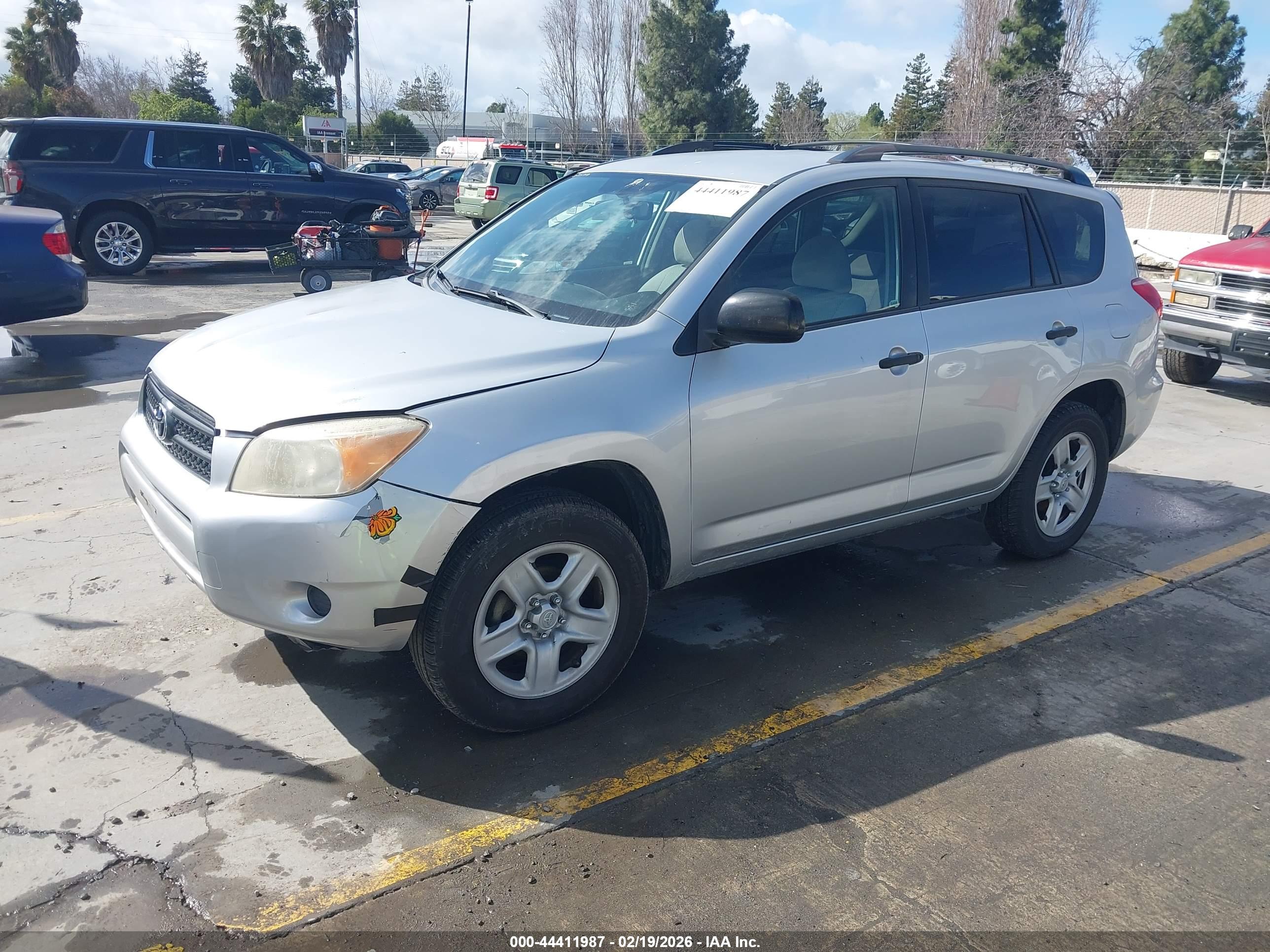 TOYOTA RAV4 image 2