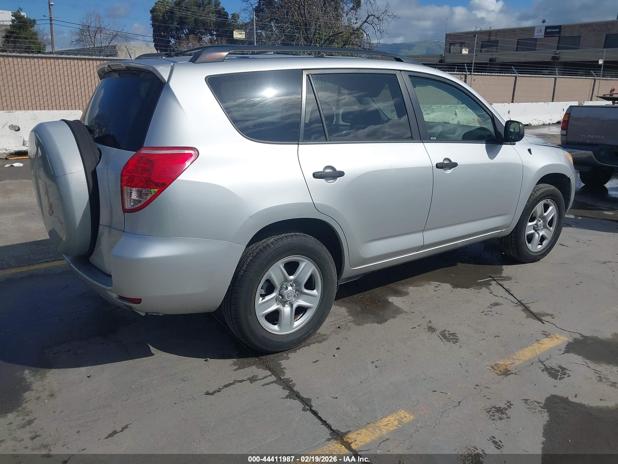 TOYOTA RAV4 image 4