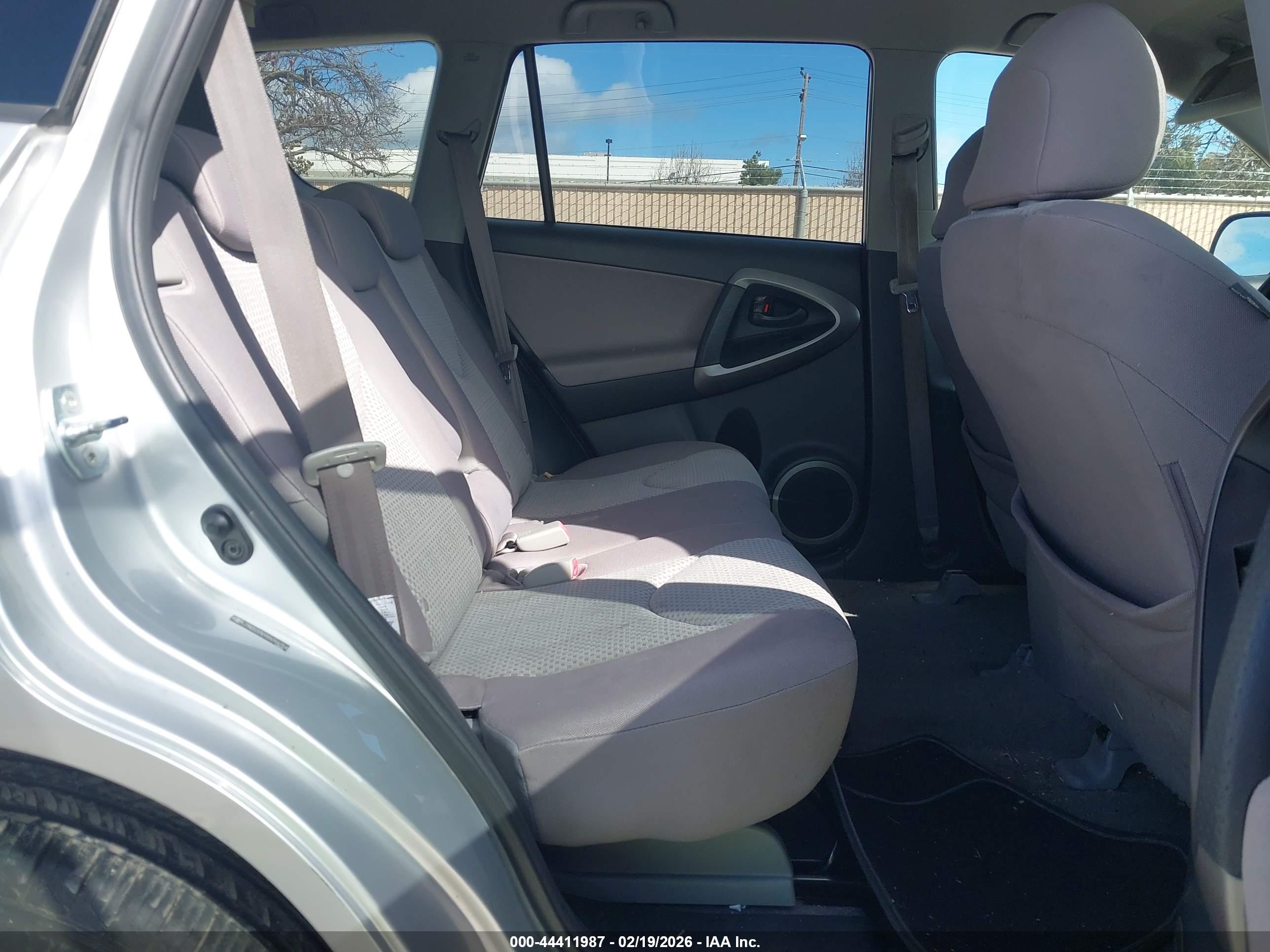 TOYOTA RAV4 image 8