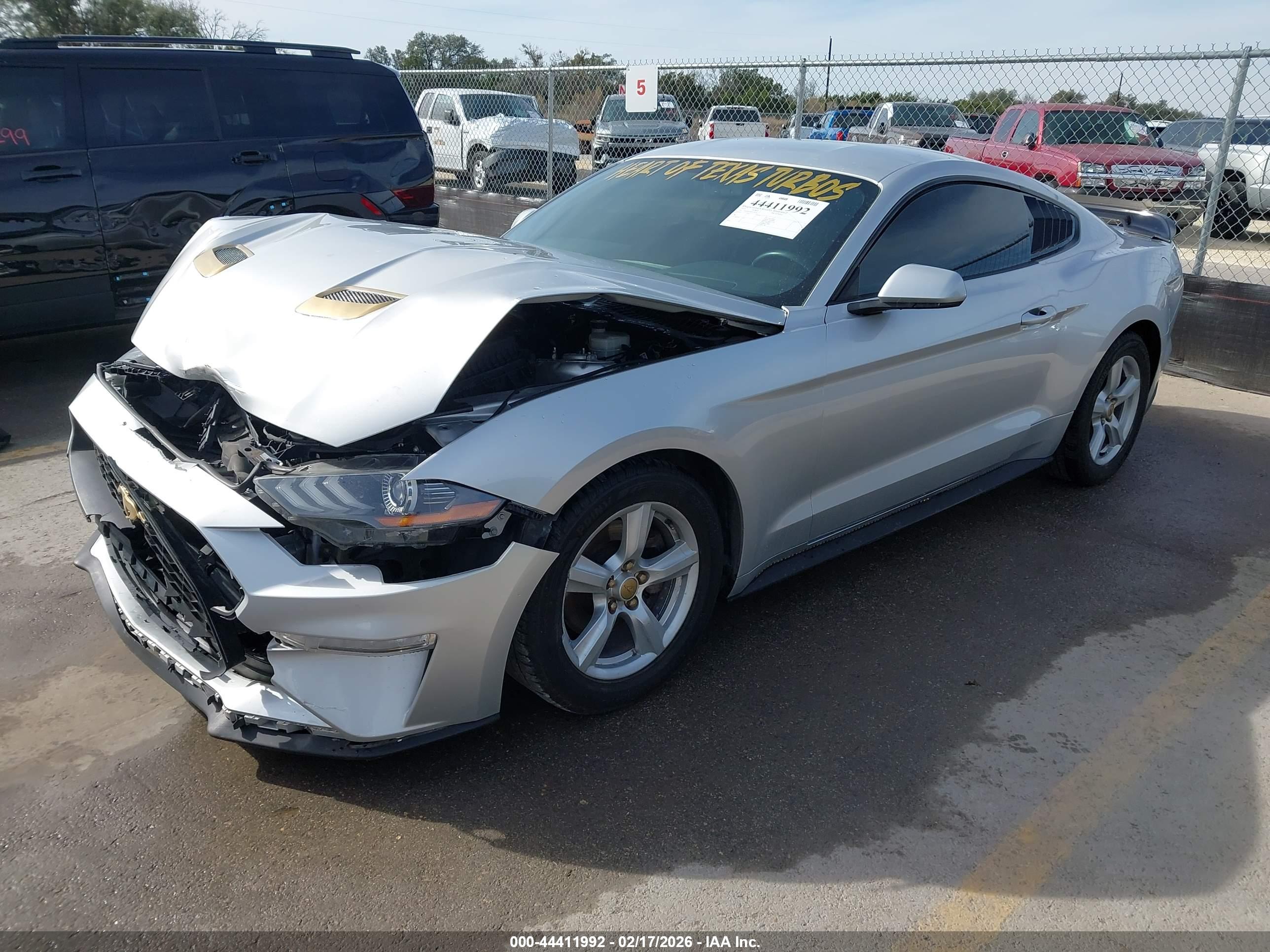 FORD MUSTANG image 2