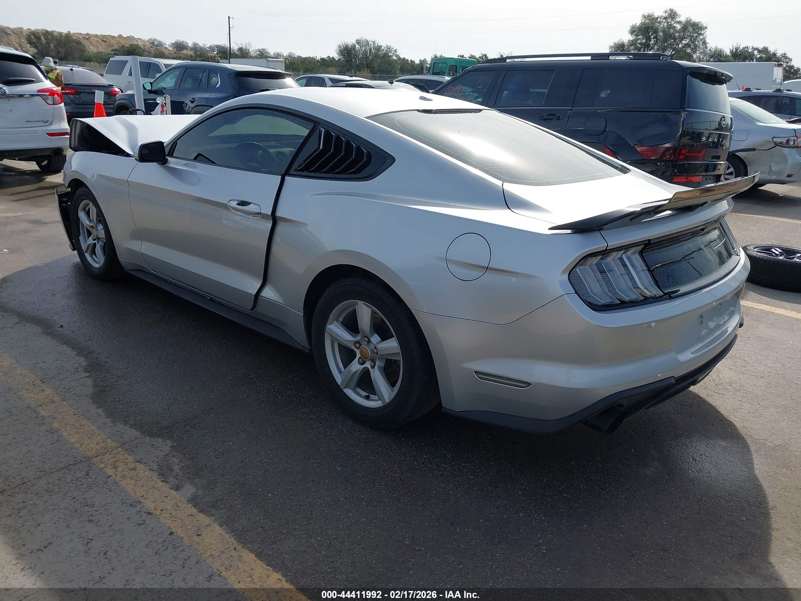 FORD MUSTANG image 3