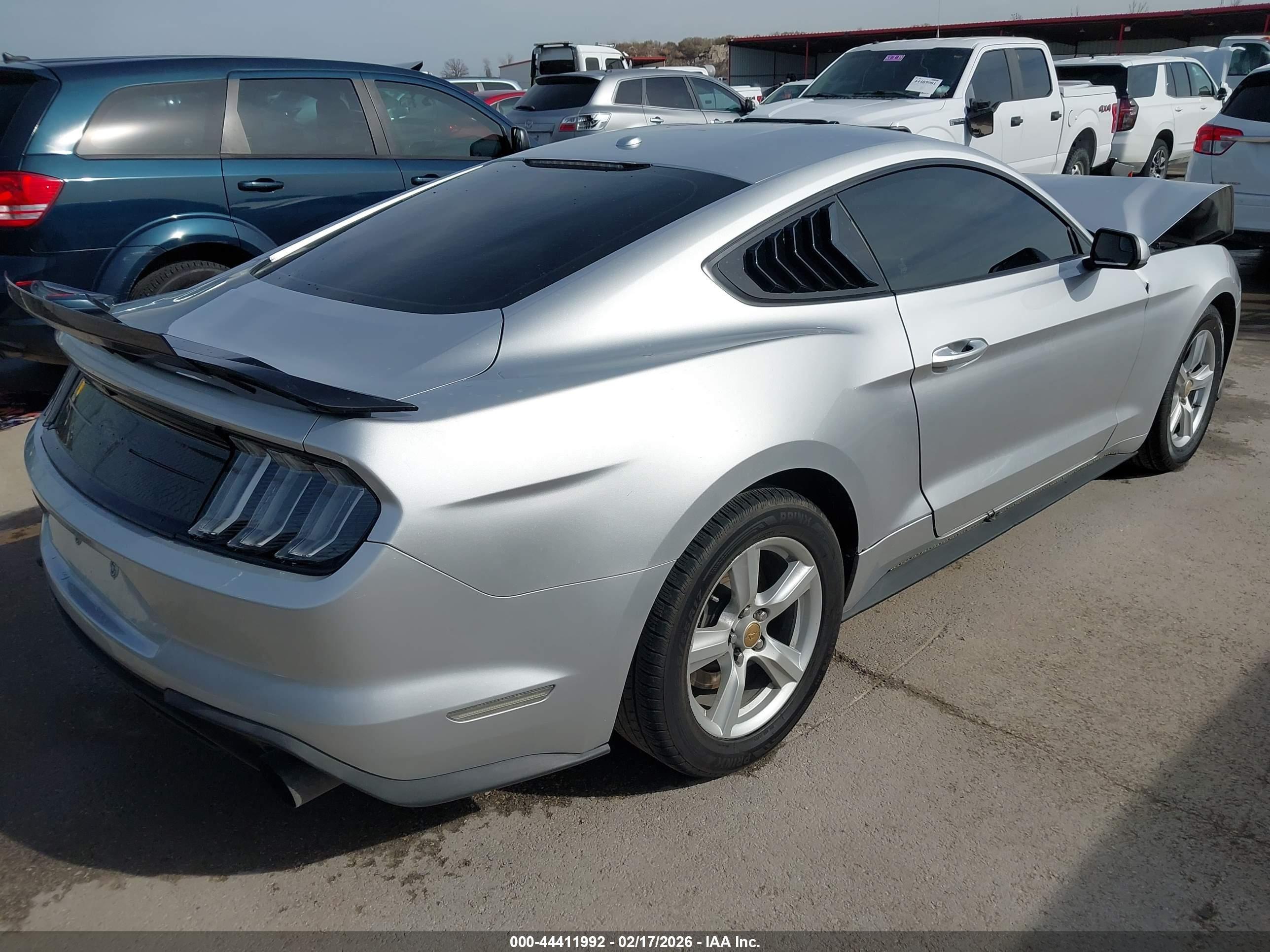 FORD MUSTANG image 4