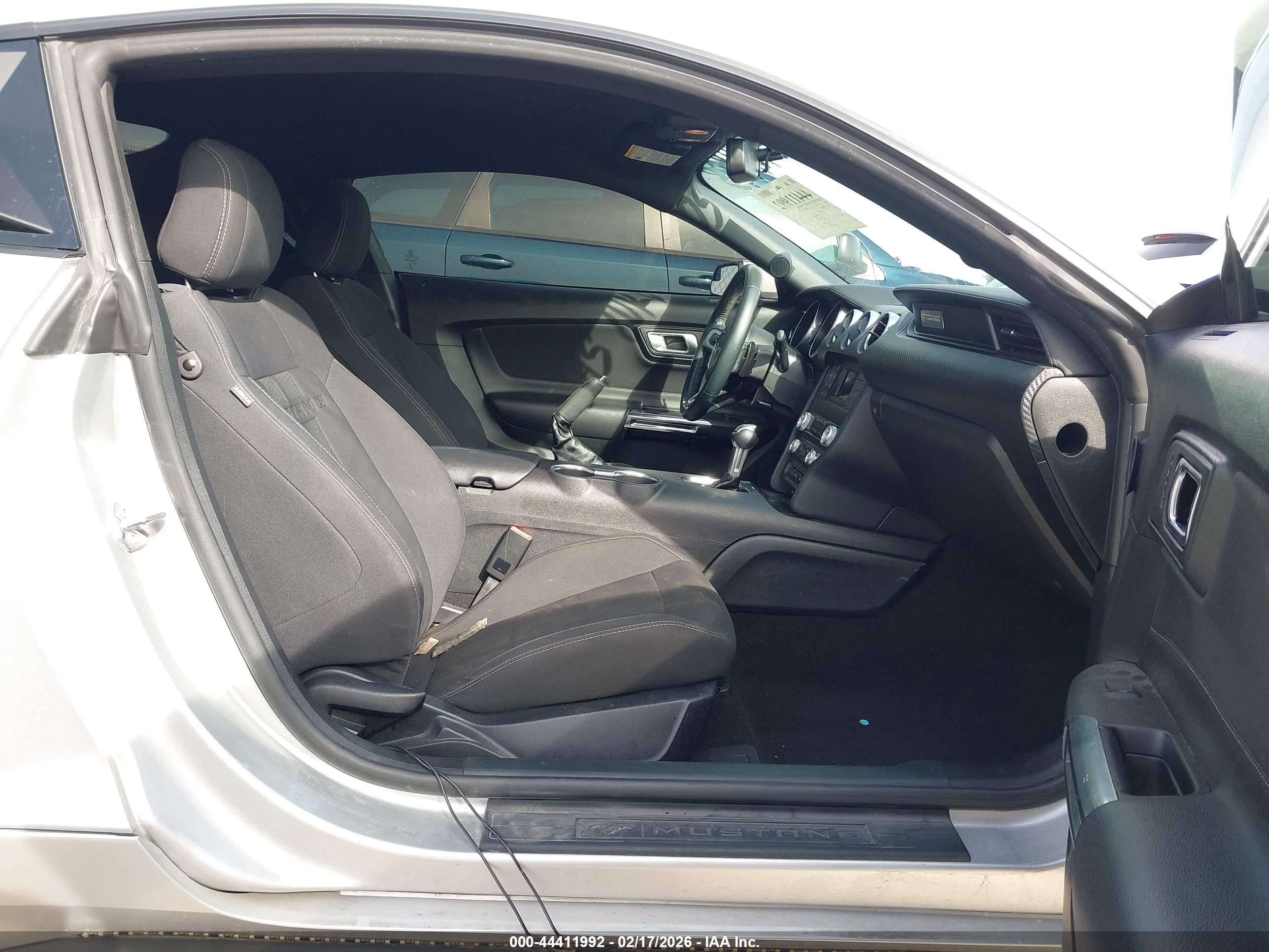 FORD MUSTANG image 5