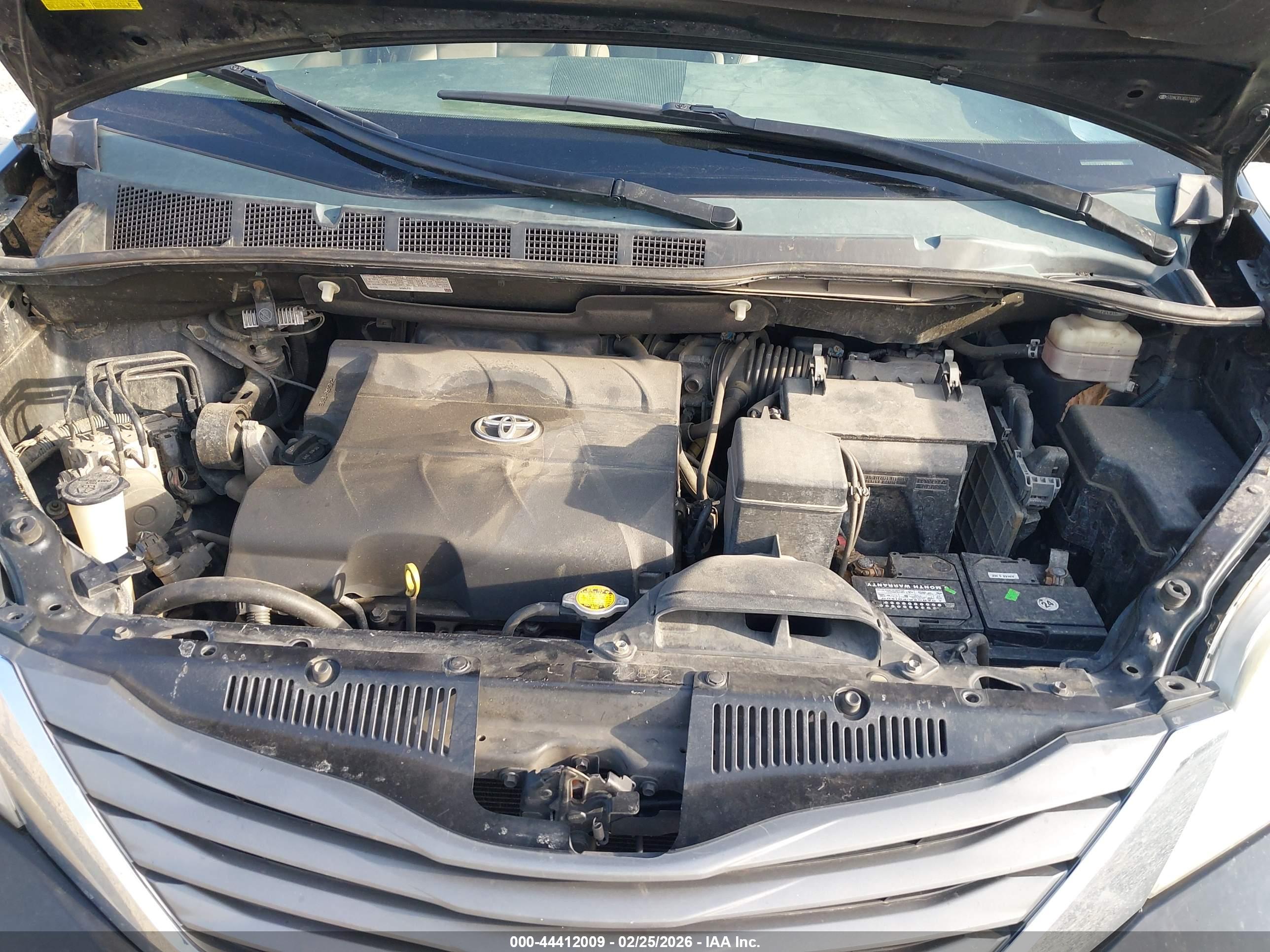 TOYOTA SIENNA image 10