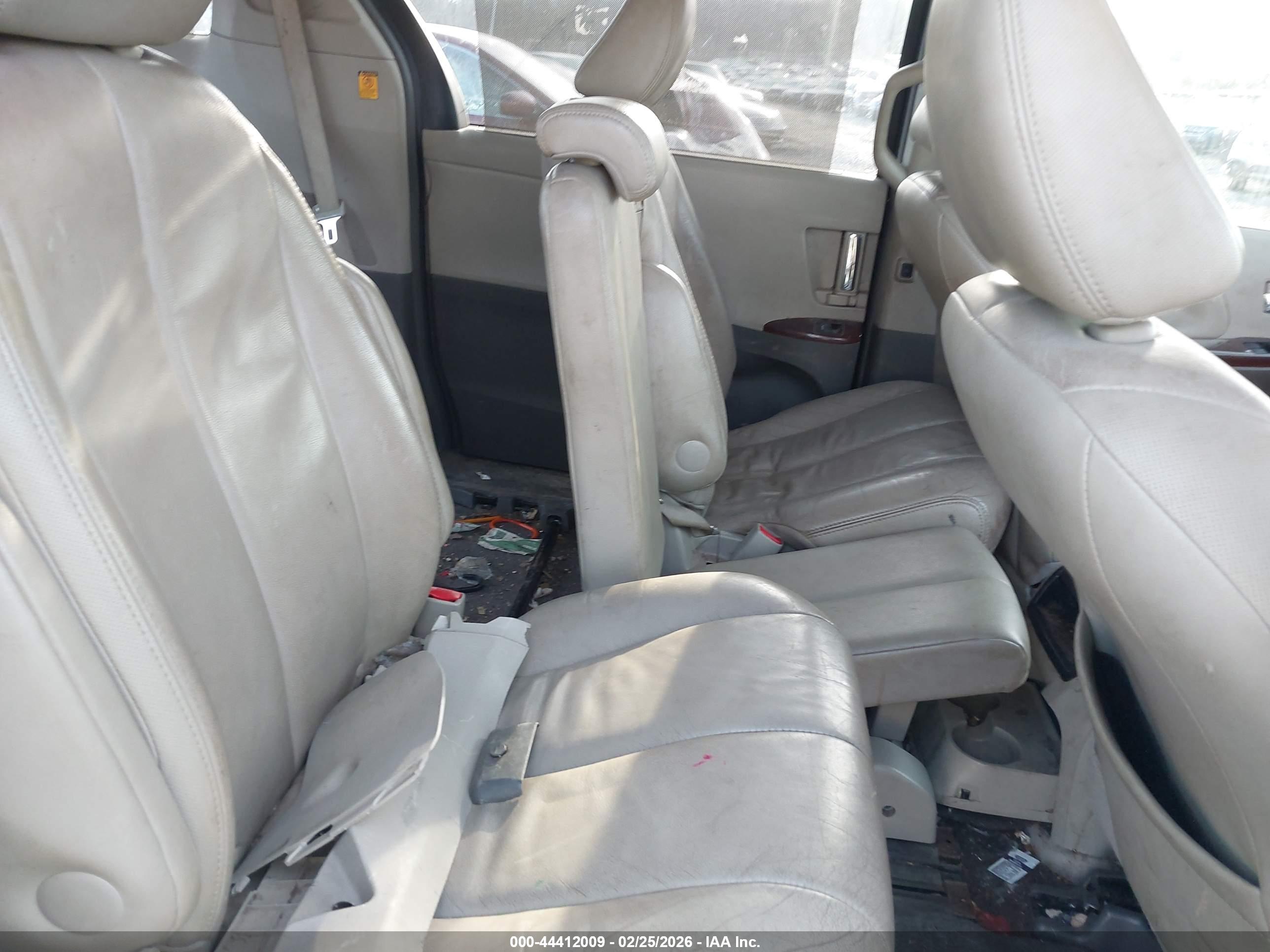 TOYOTA SIENNA image 8