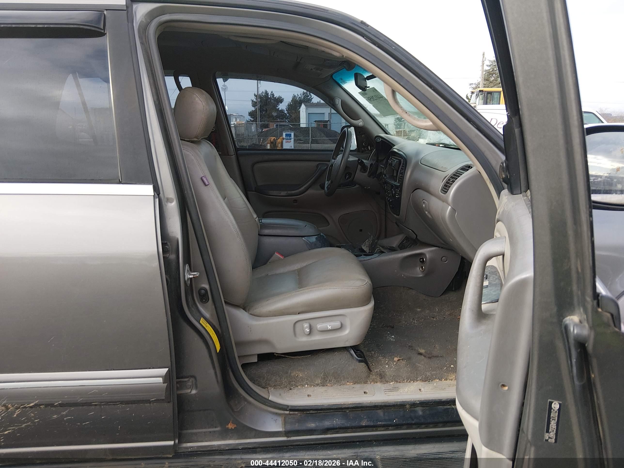 TOYOTA SEQUOIA image 5