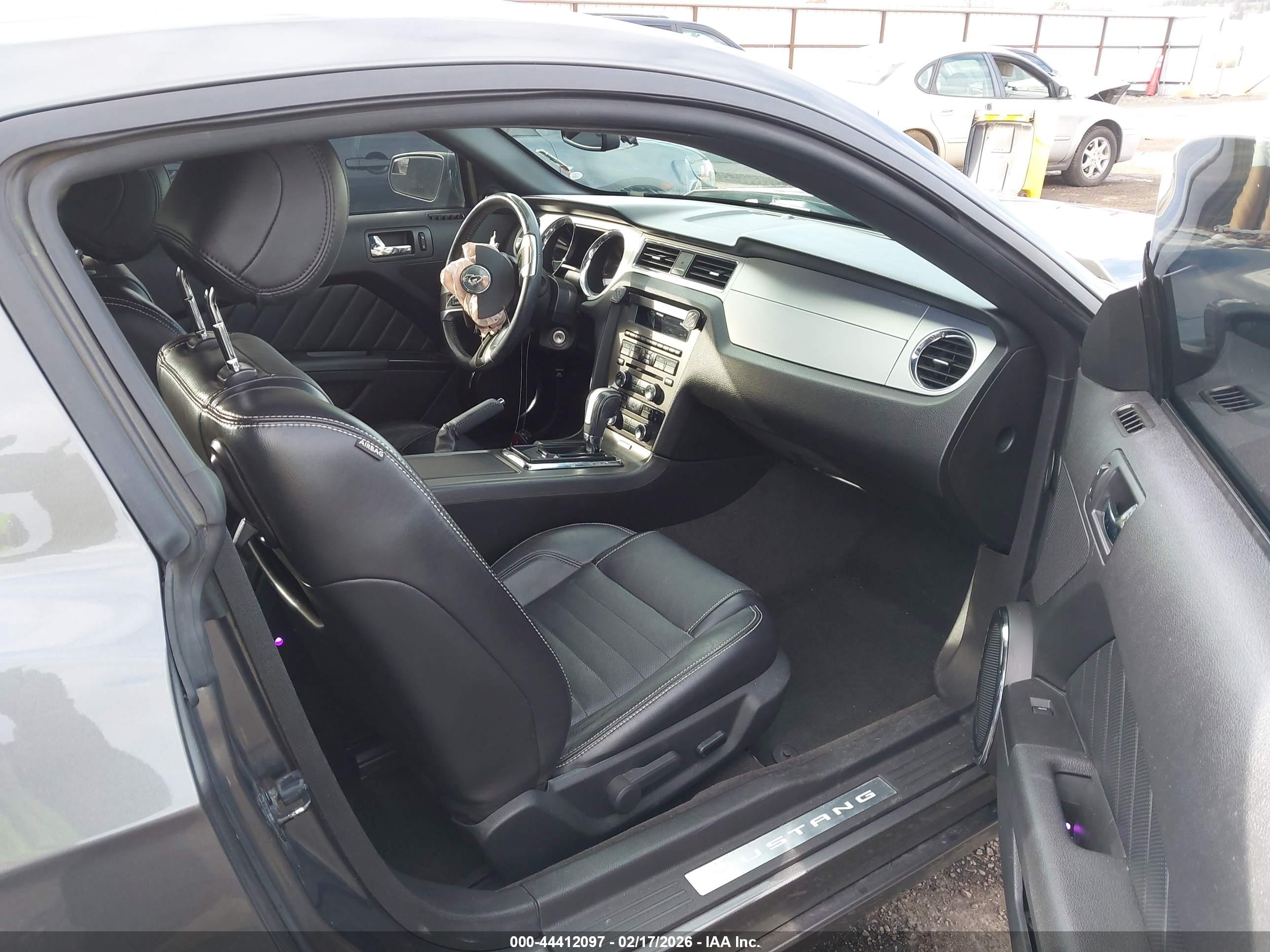 FORD MUSTANG image 5