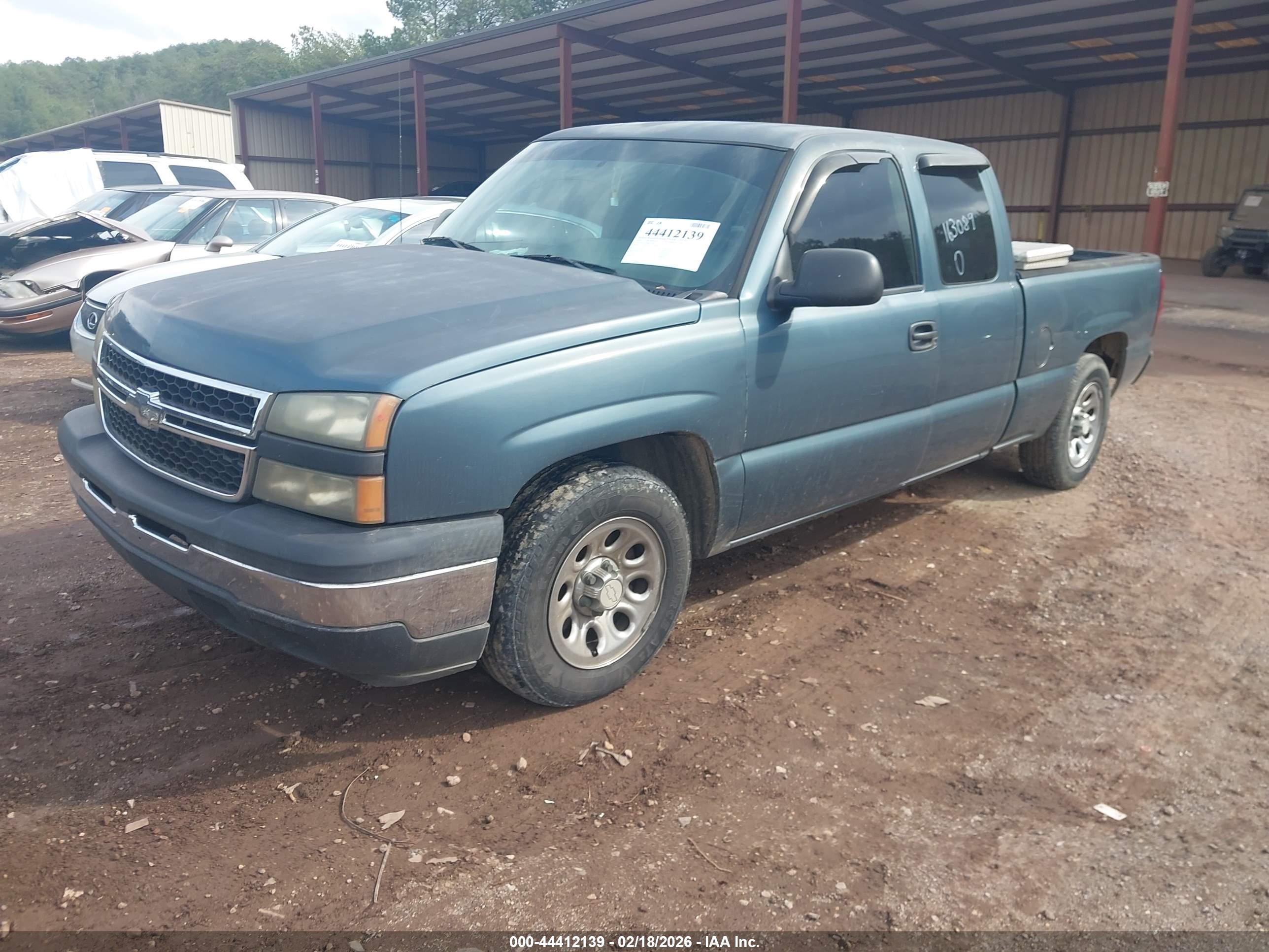 CHEVROLET SILVERADO image 2