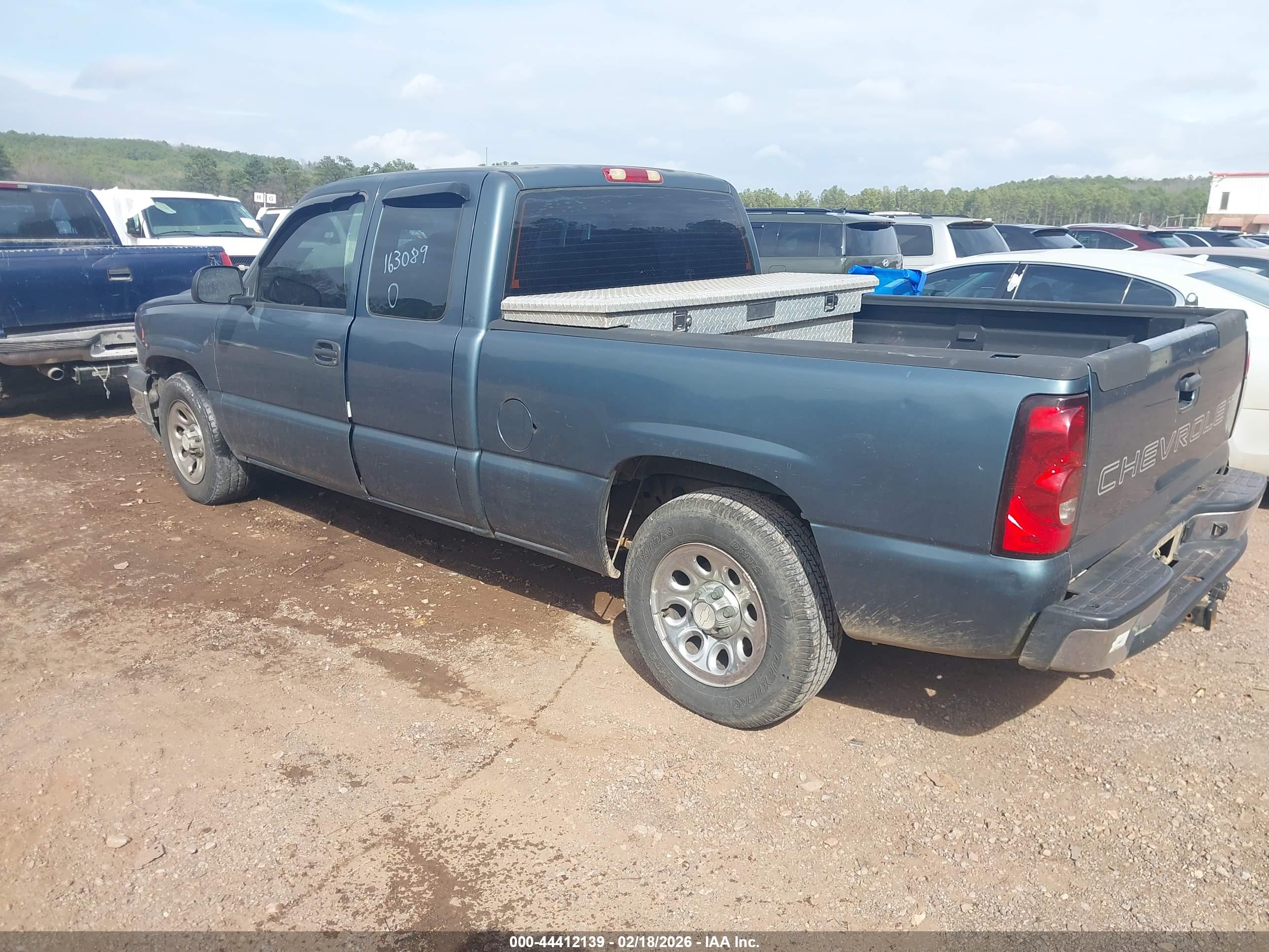CHEVROLET SILVERADO image 3