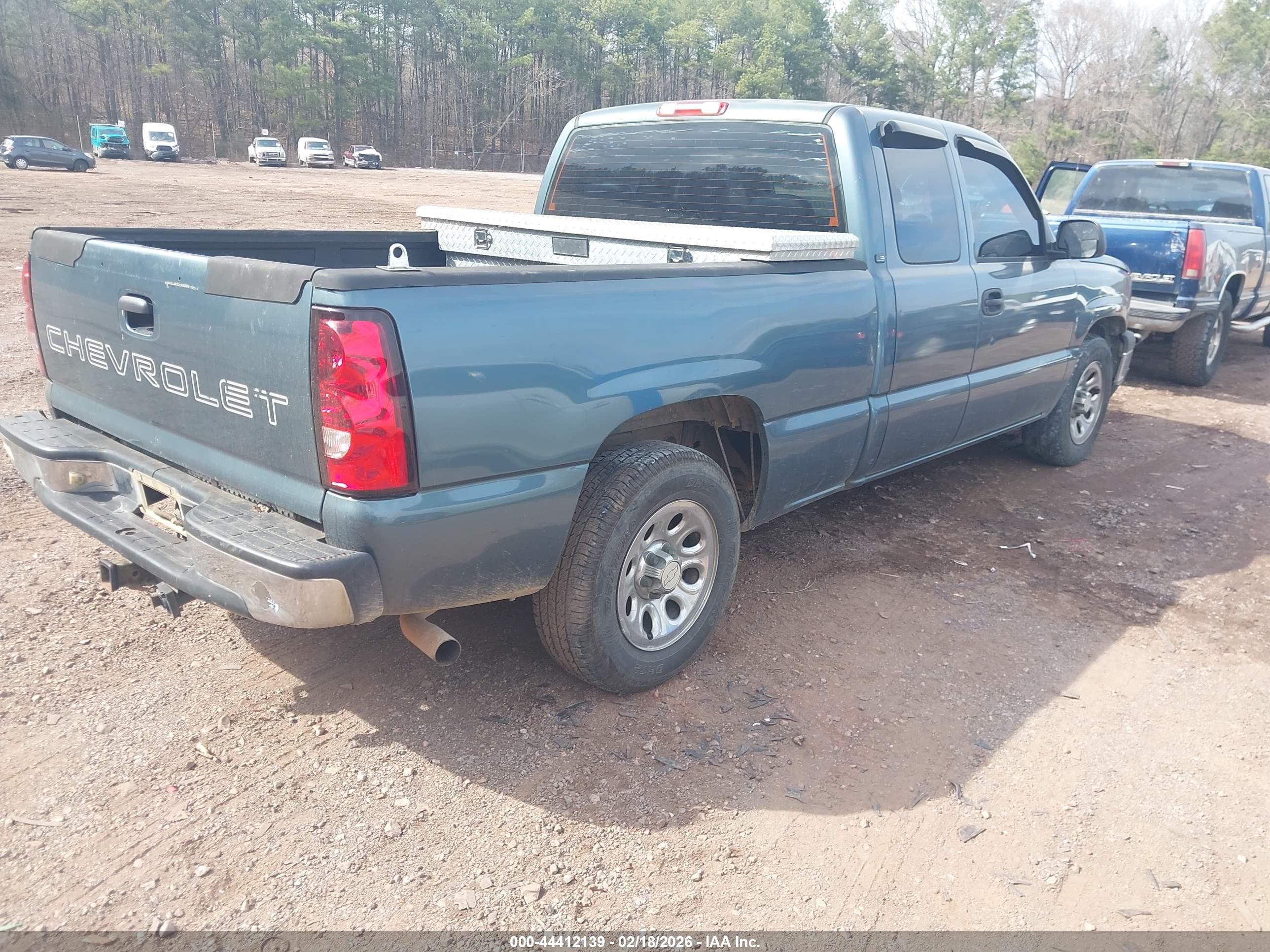 CHEVROLET SILVERADO image 4