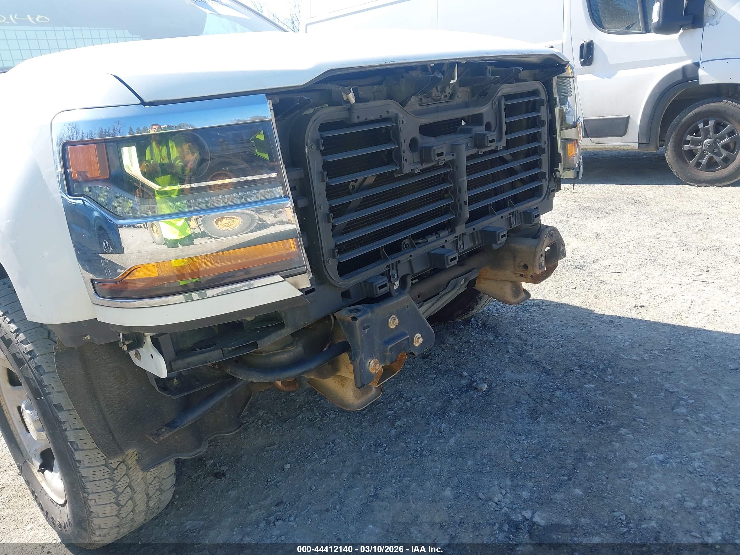 CHEVROLET SILVERADO image 6