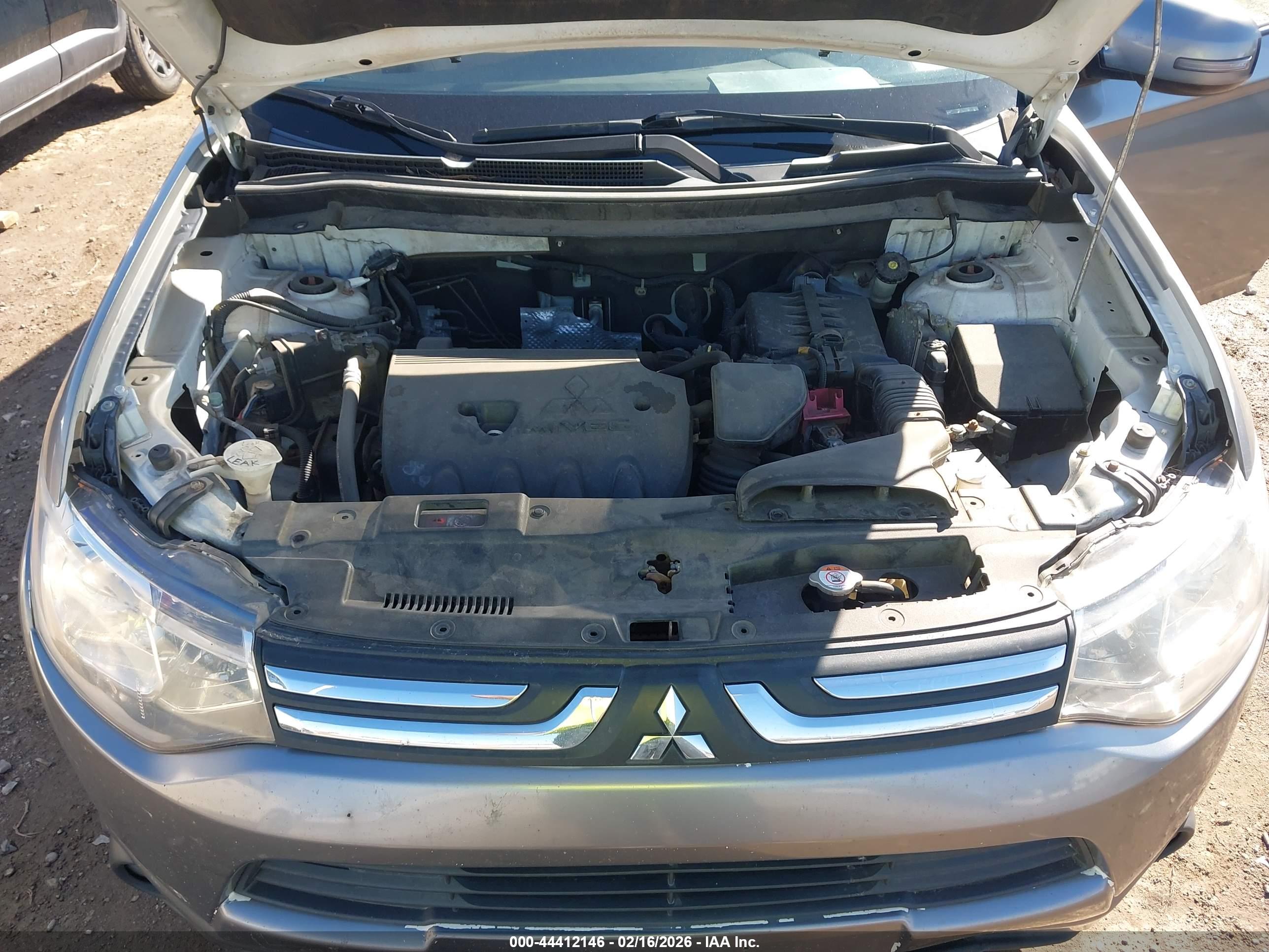 MITSUBISHI OUTLANDER image 10