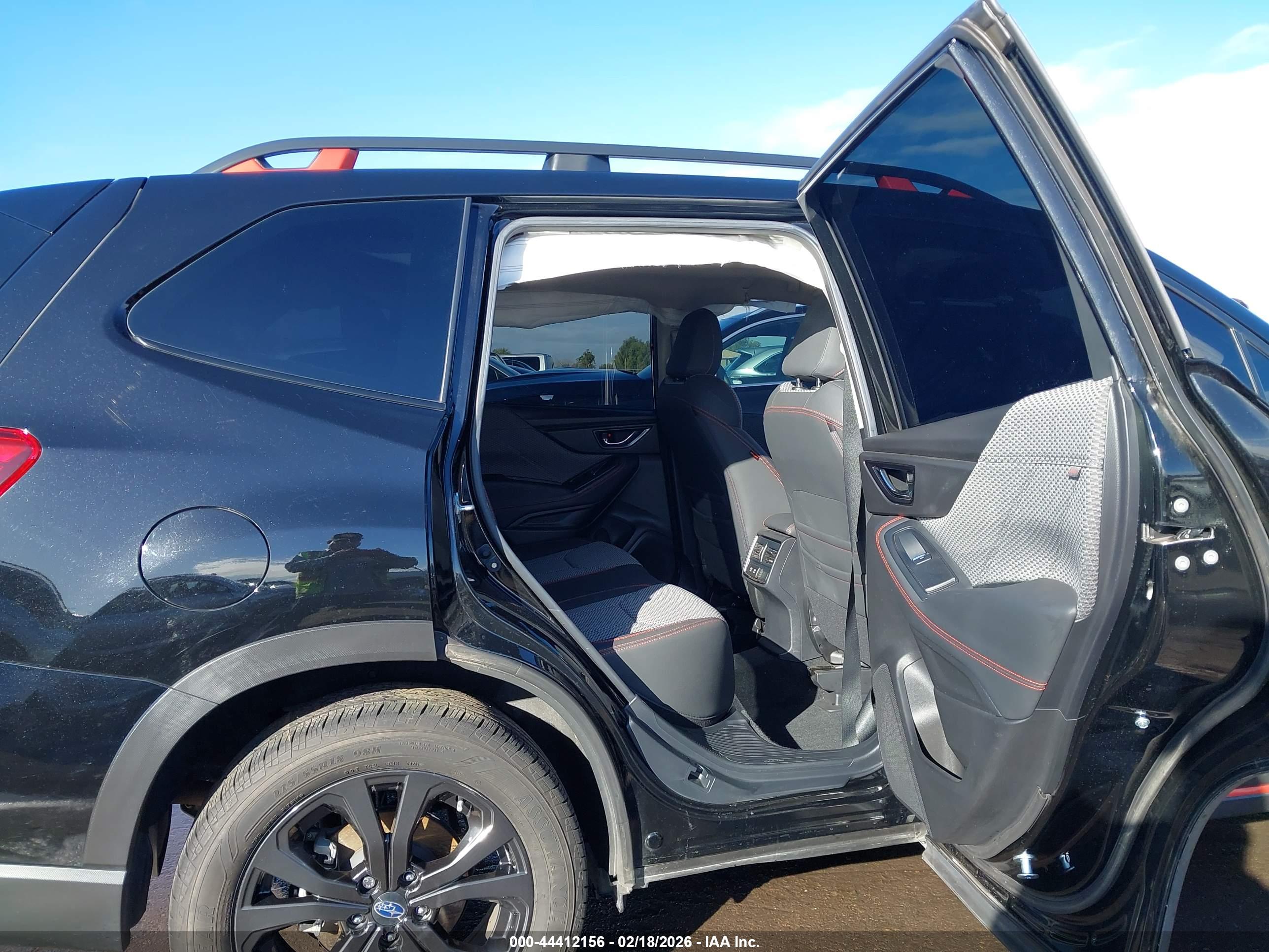 SUBARU FORESTER image 8