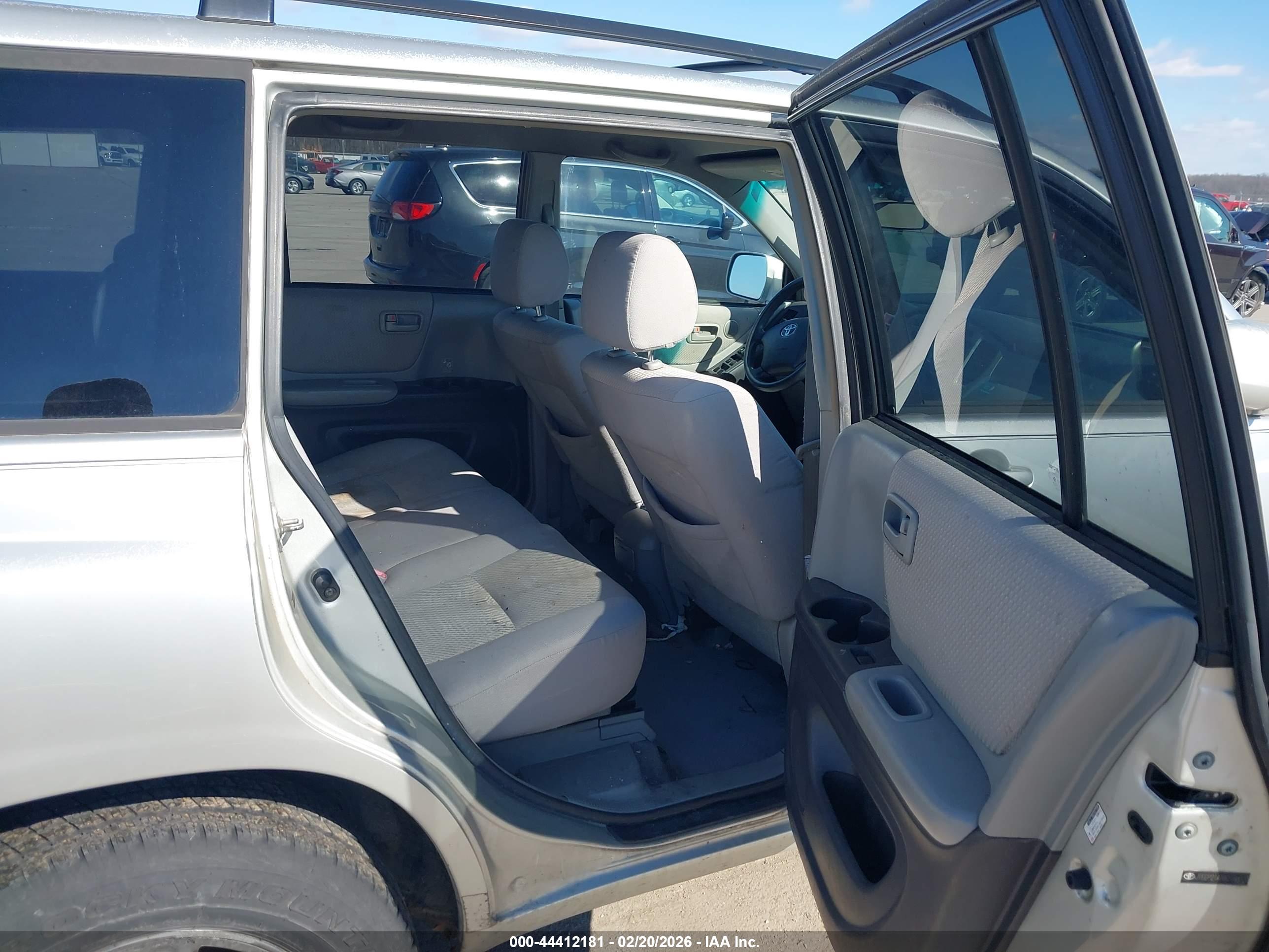 TOYOTA HIGHLANDER image 8